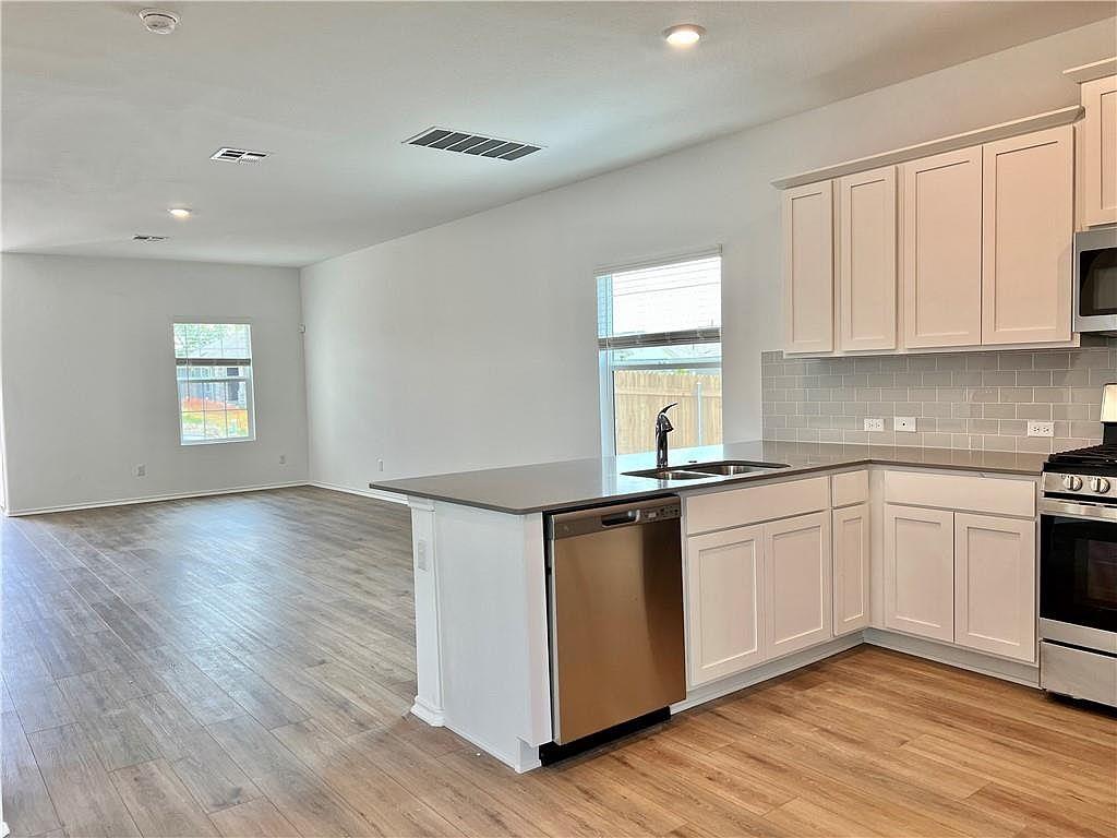 290 Silver Glen Dr, Kyle, TX 78640