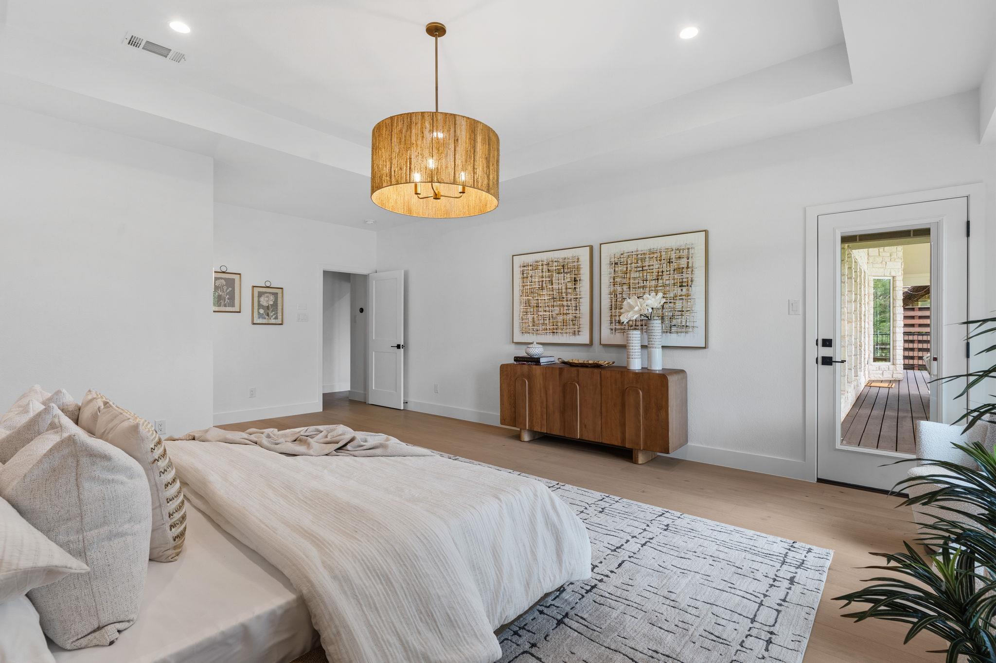 50 Tiburon Dr, The Hills, TX 78738