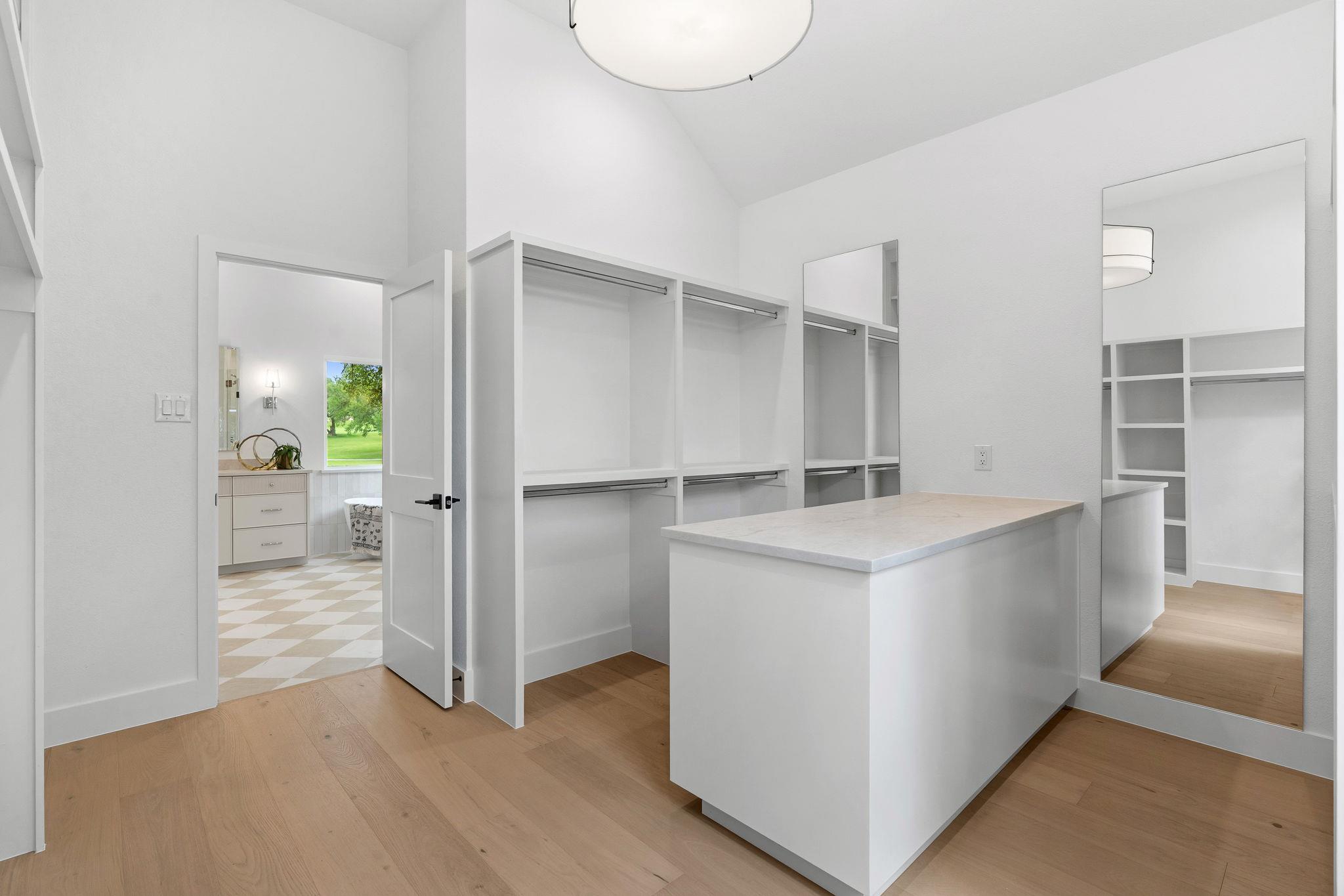50 Tiburon Dr, The Hills, TX 78738