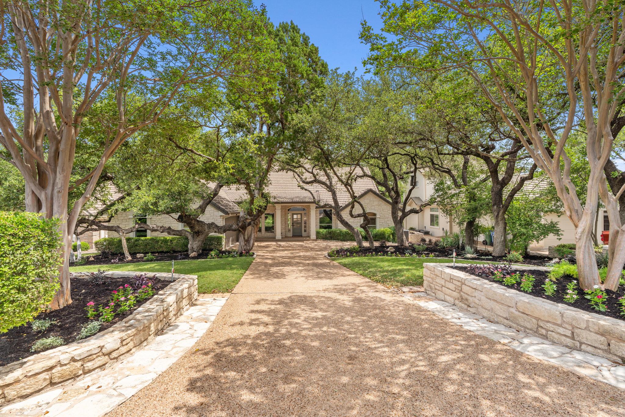 50 Tiburon Dr, The Hills, TX 78738