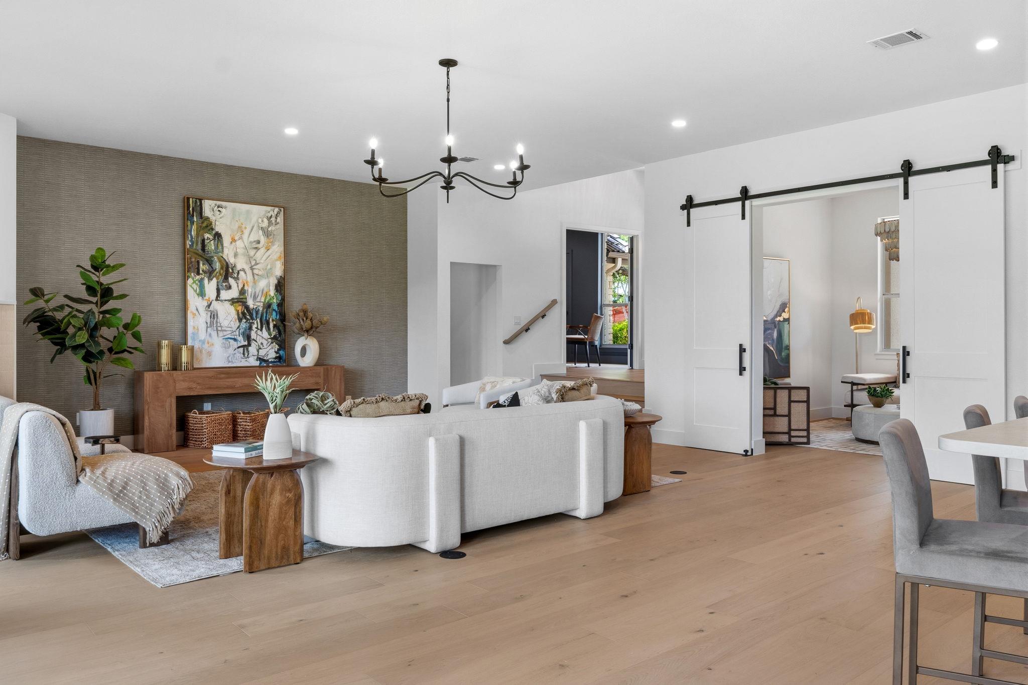 50 Tiburon Dr, The Hills, TX 78738