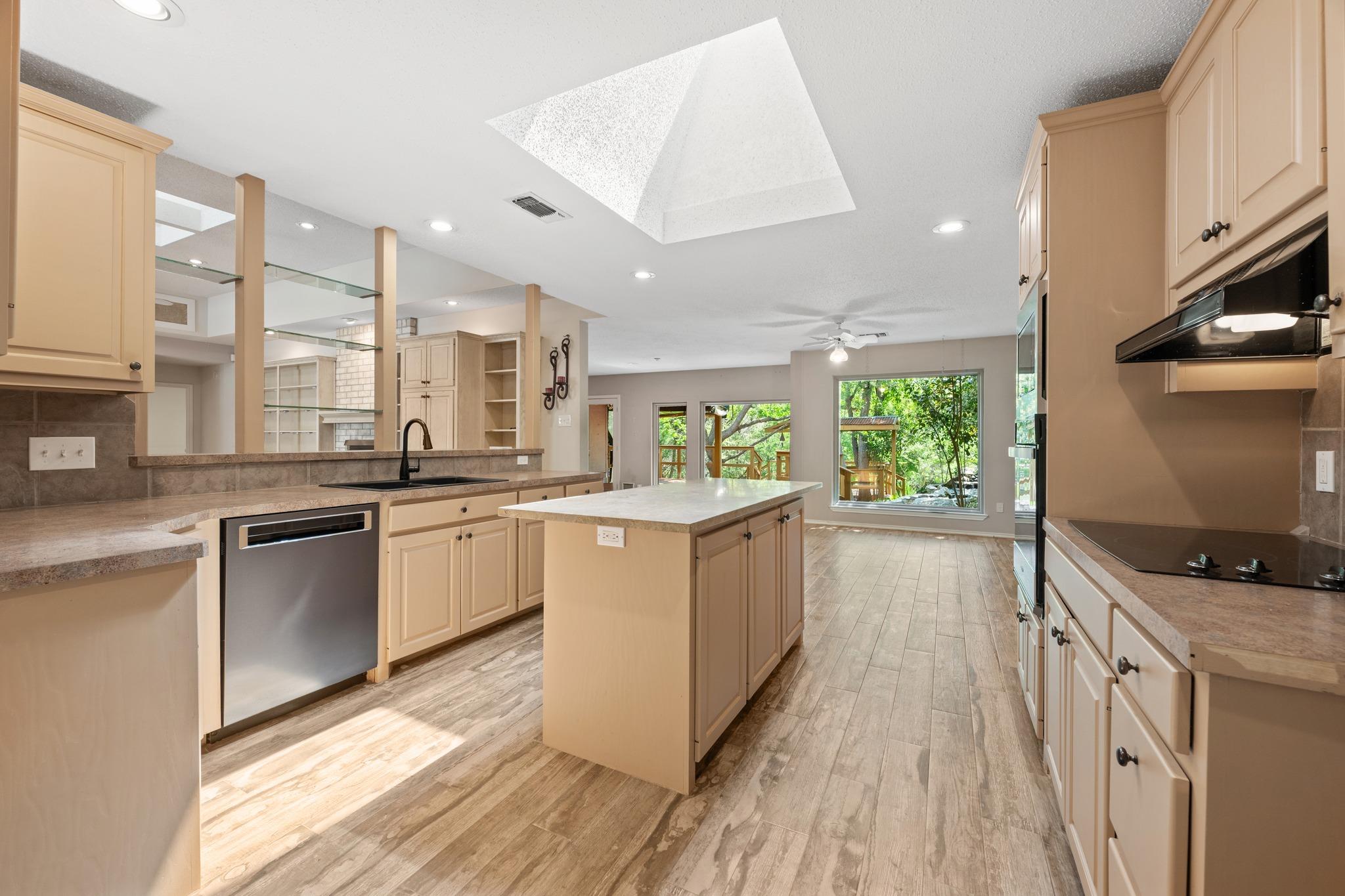 703 Palos Verdes Dr, Lakeway, TX 78734