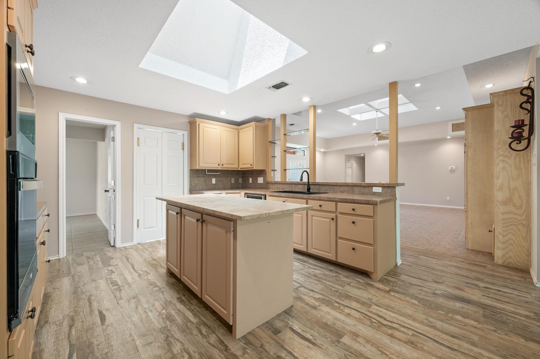 703 Palos Verdes Dr, Lakeway, TX 78734