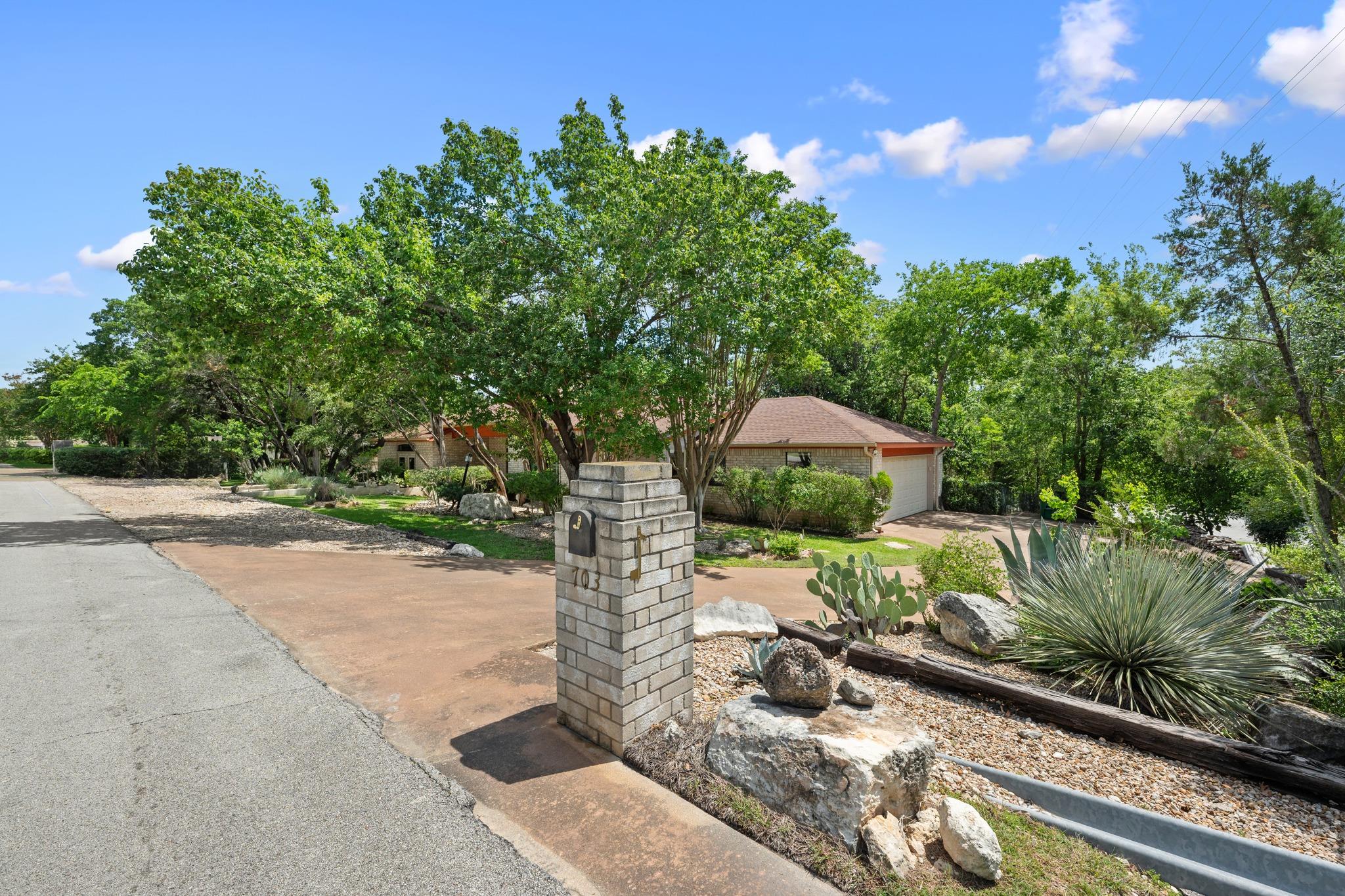 703 Palos Verdes Dr, Lakeway, TX 78734