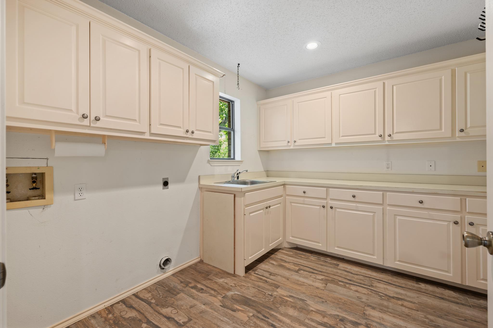703 Palos Verdes Dr, Lakeway, TX 78734