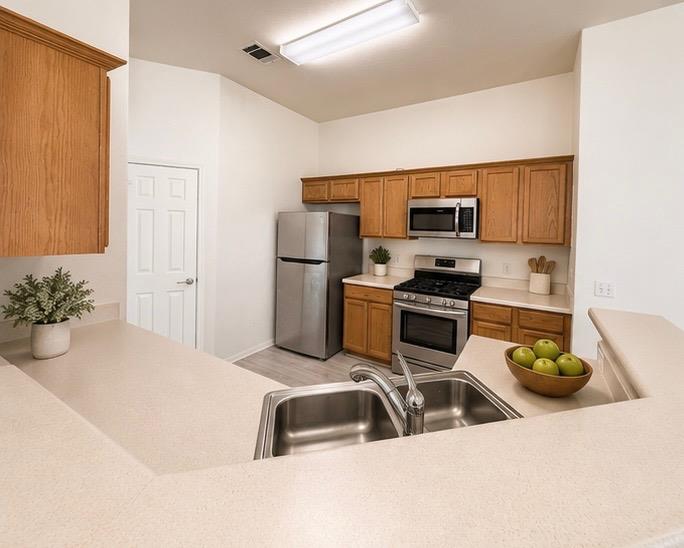 206 Sunshadow Dr, Lockhart, TX 78644