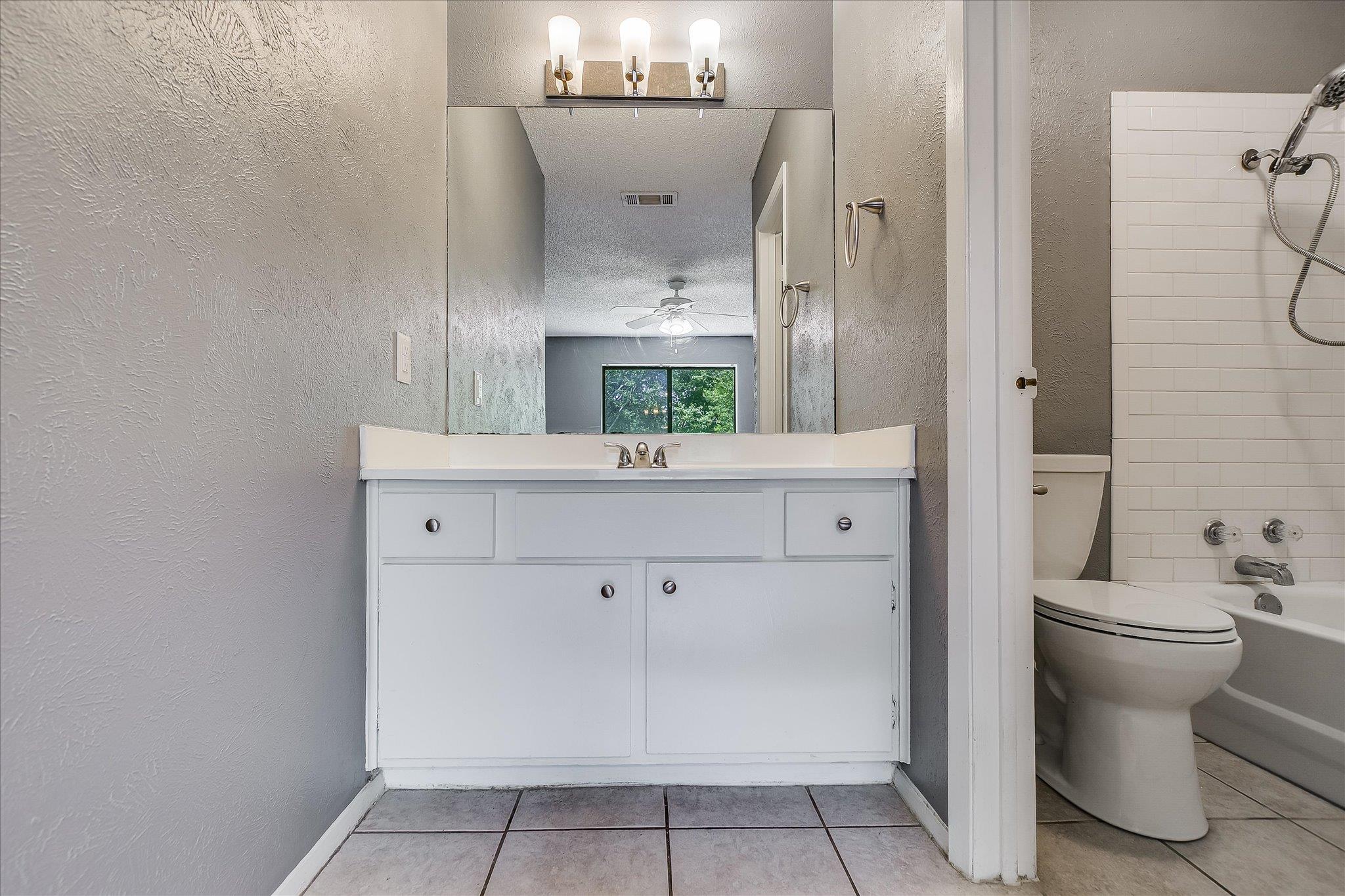 1103 Green Meadow Dr, Round Rock, TX 78664