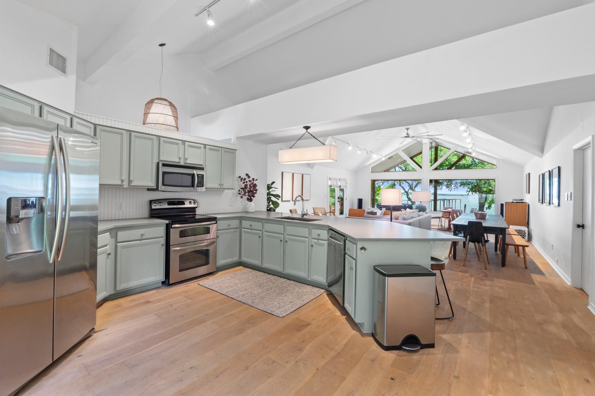 111 Inspiration Dr, Sunrise Beach, TX 78643