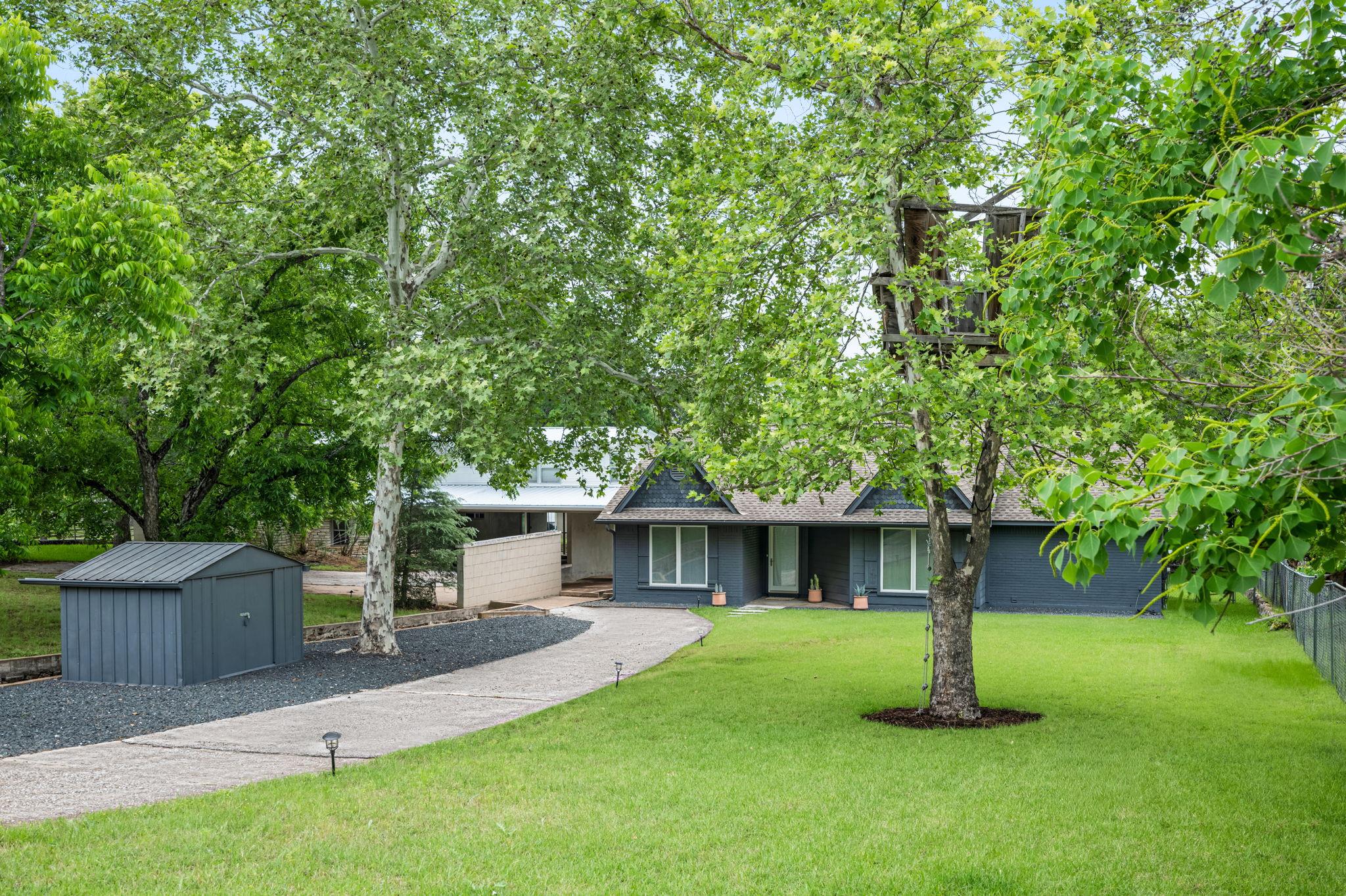 111 Inspiration Dr, Sunrise Beach, TX 78643