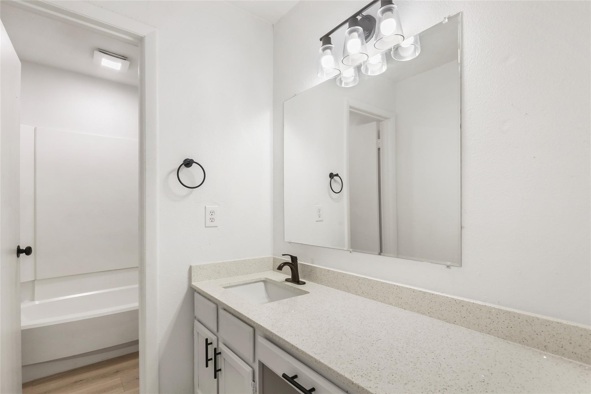 923 E 41st St # 201, Austin, TX 78751