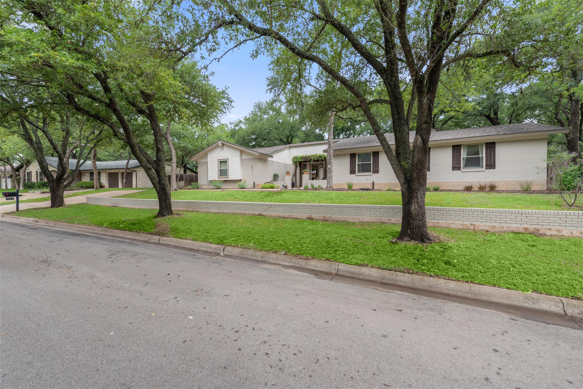 302 S Lake Creek Dr, Round Rock, TX 78681