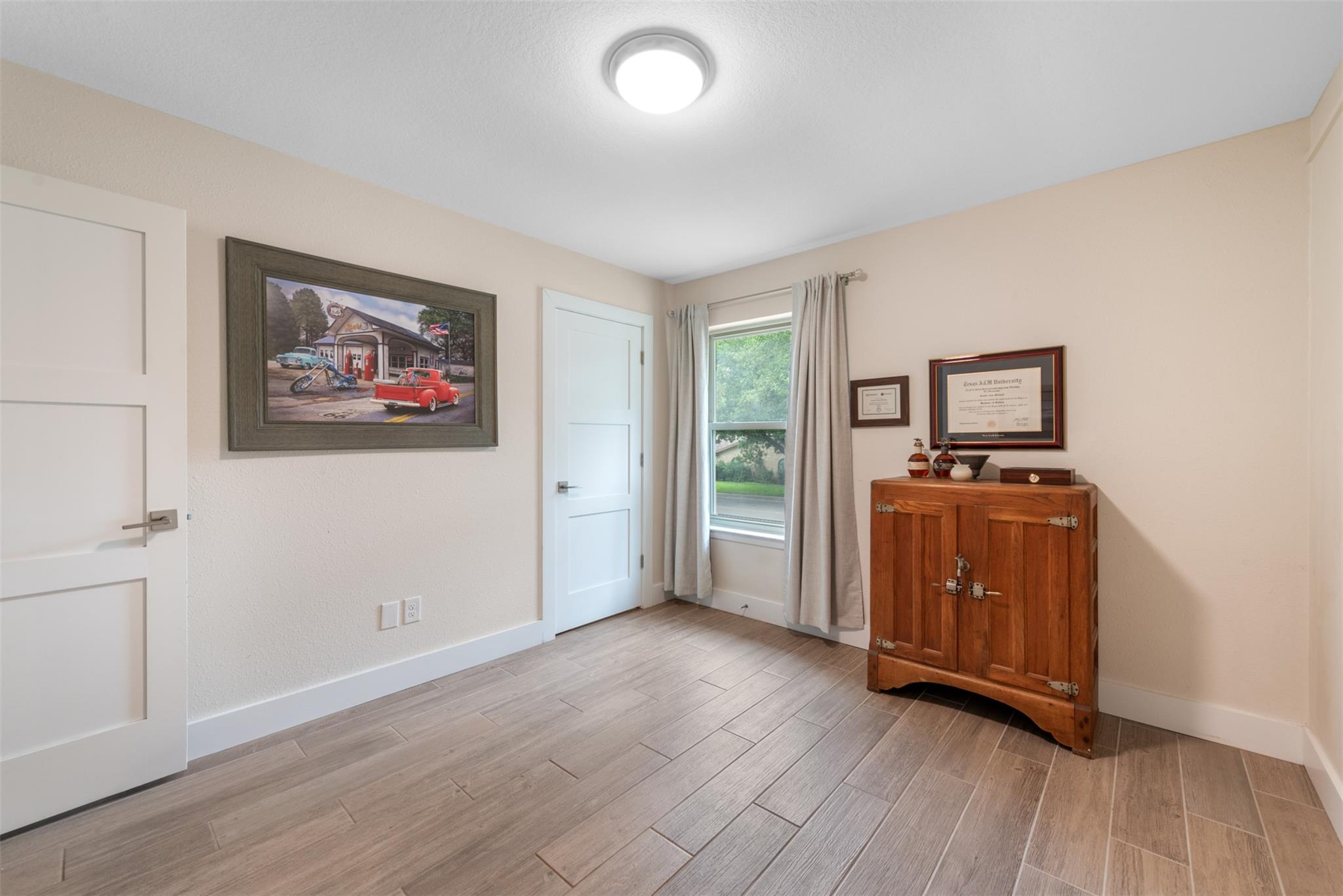 302 S Lake Creek Dr, Round Rock, TX 78681