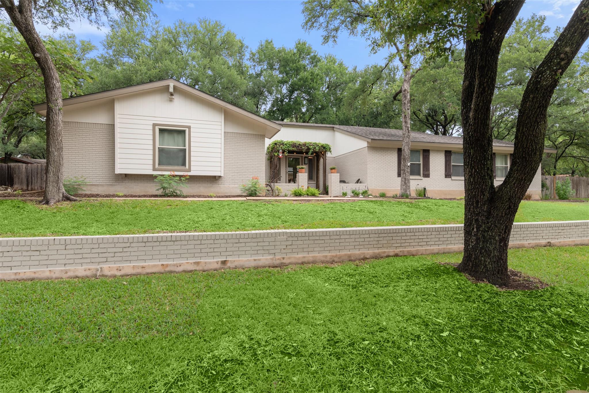 302 S Lake Creek Dr, Round Rock, TX 78681