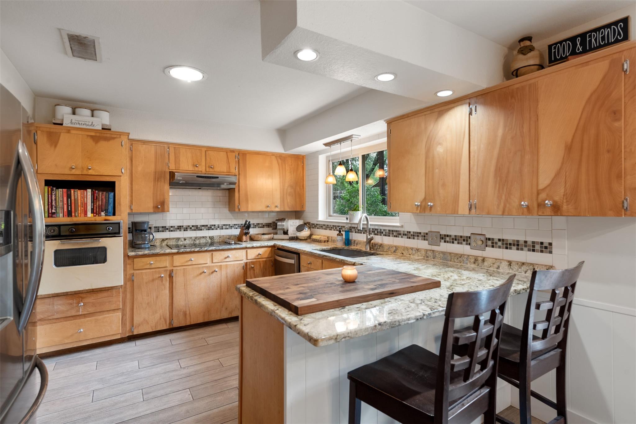 302 S Lake Creek Dr, Round Rock, TX 78681