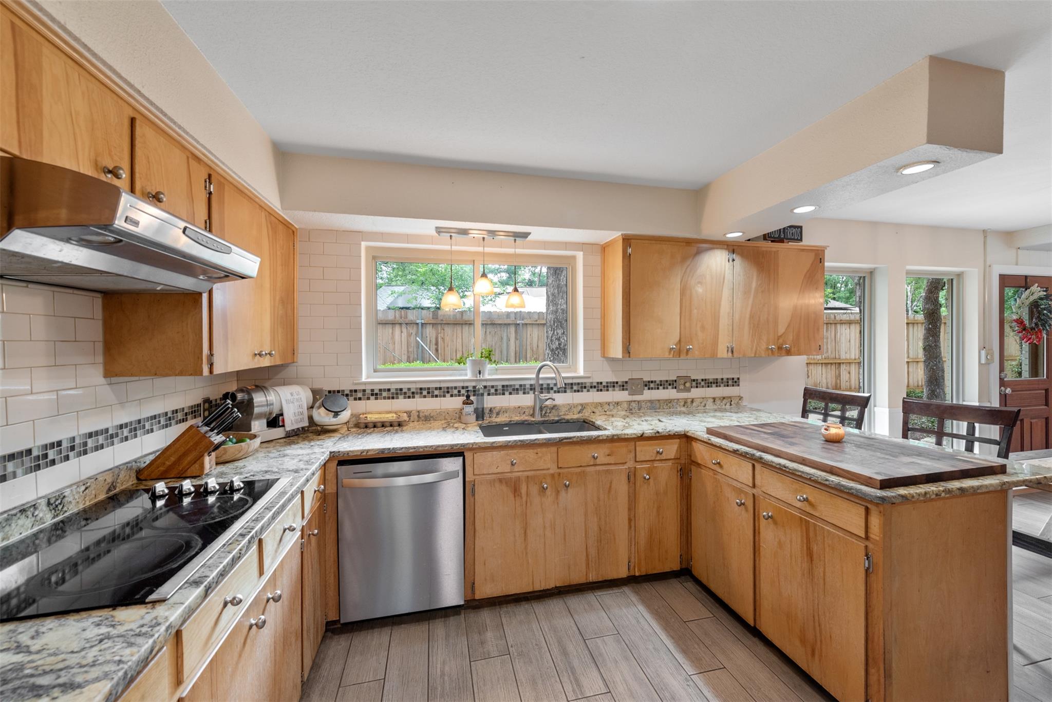 302 S Lake Creek Dr, Round Rock, TX 78681