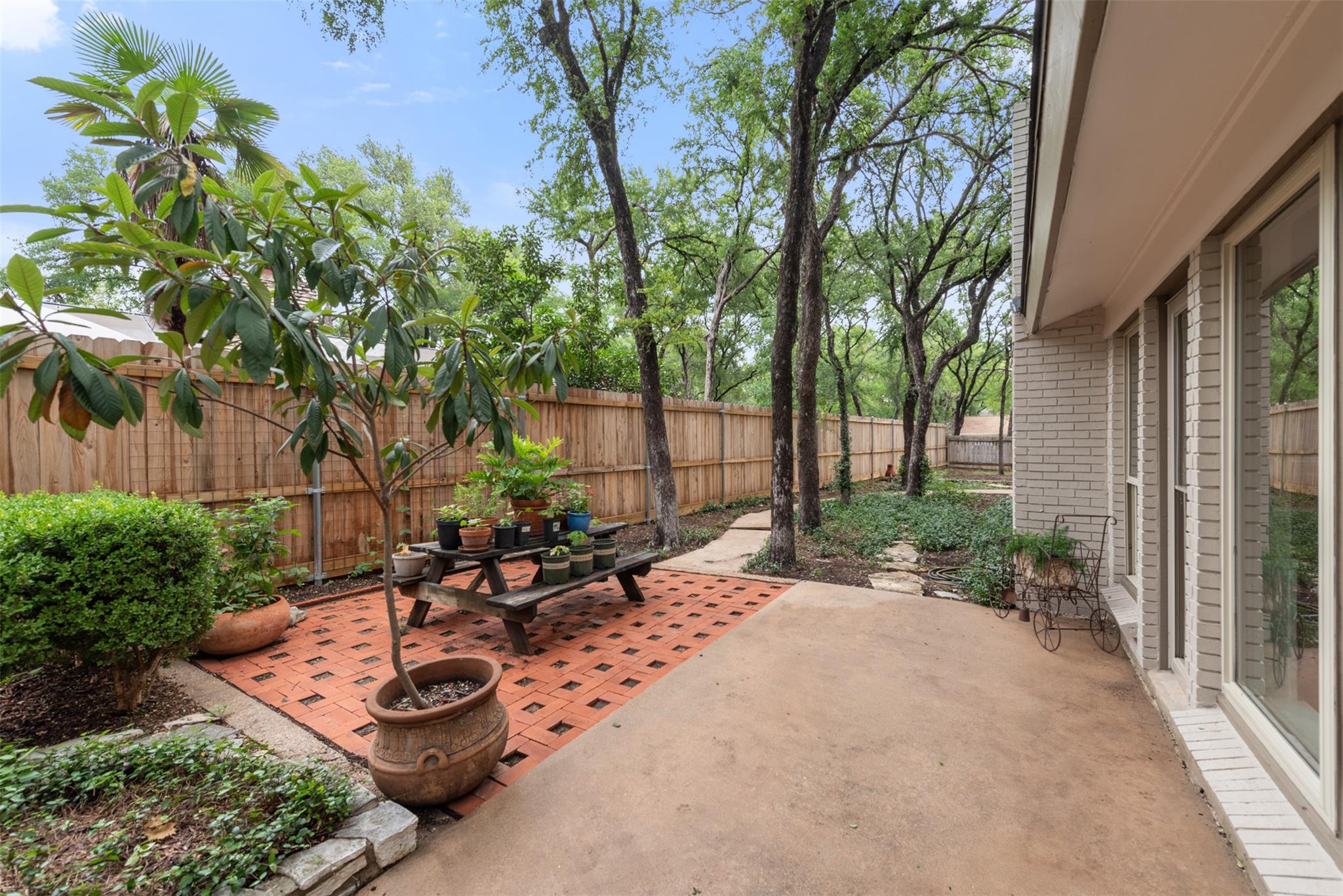 302 S Lake Creek Dr, Round Rock, TX 78681