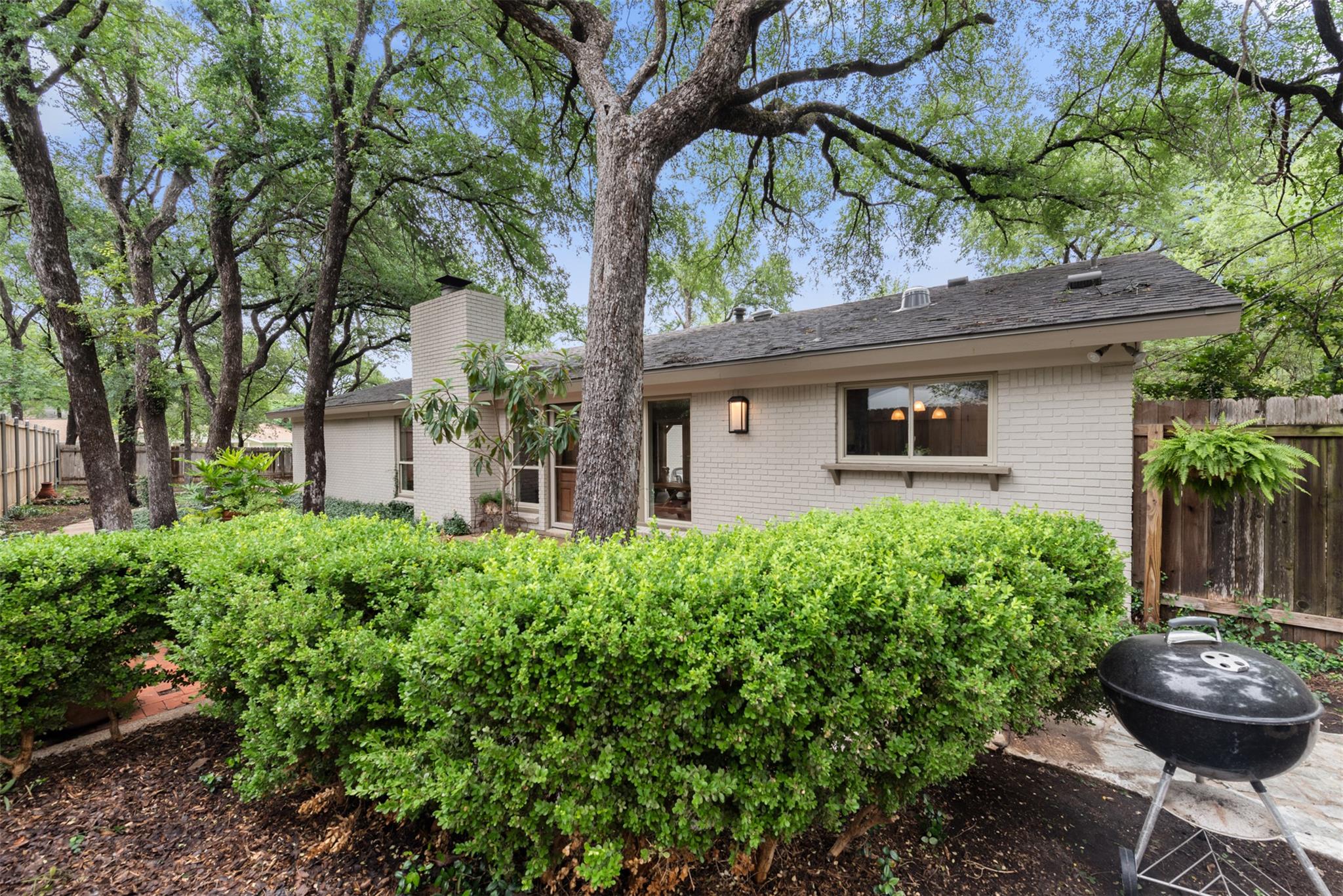 302 S Lake Creek Dr, Round Rock, TX 78681