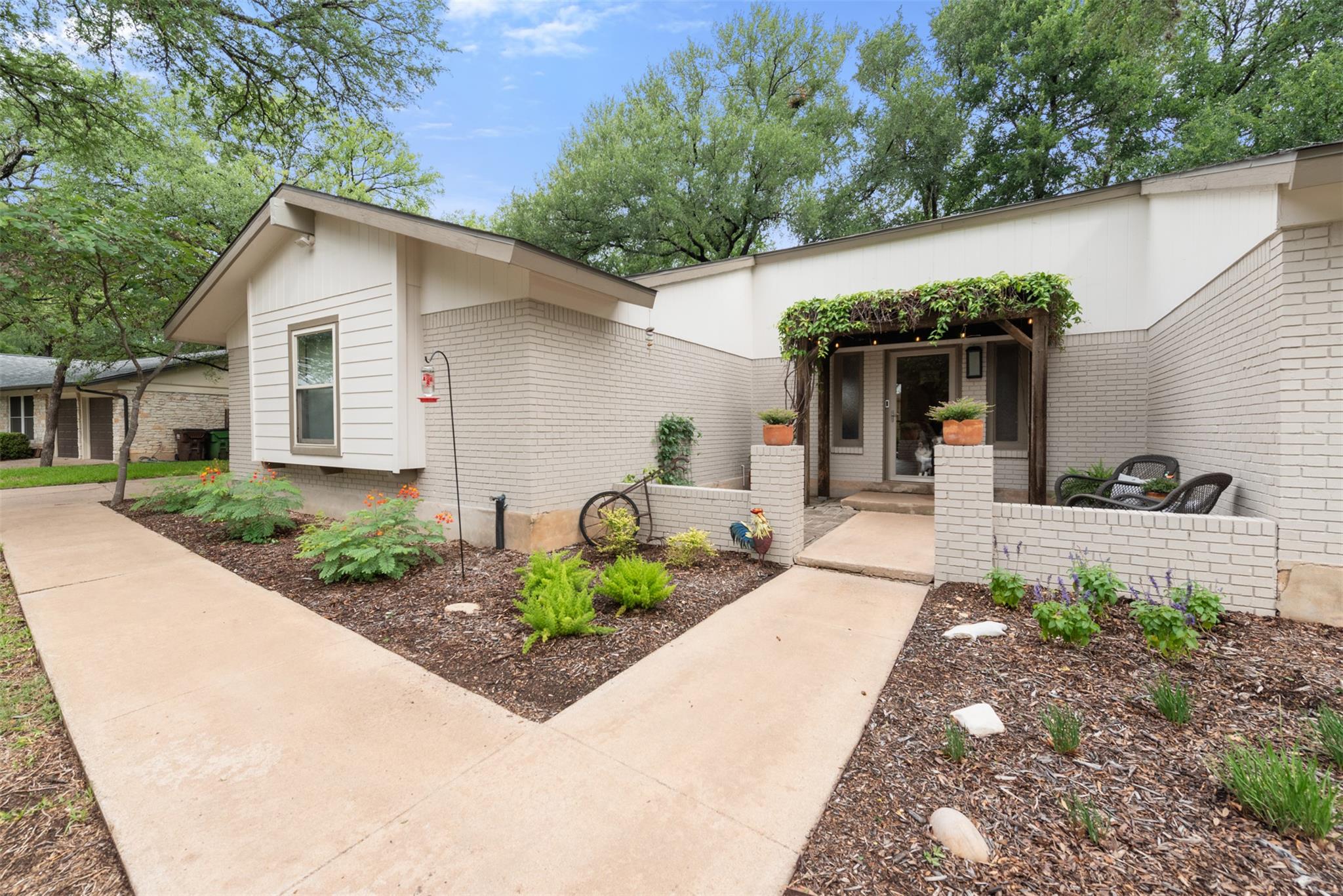 302 S Lake Creek Dr, Round Rock, TX 78681