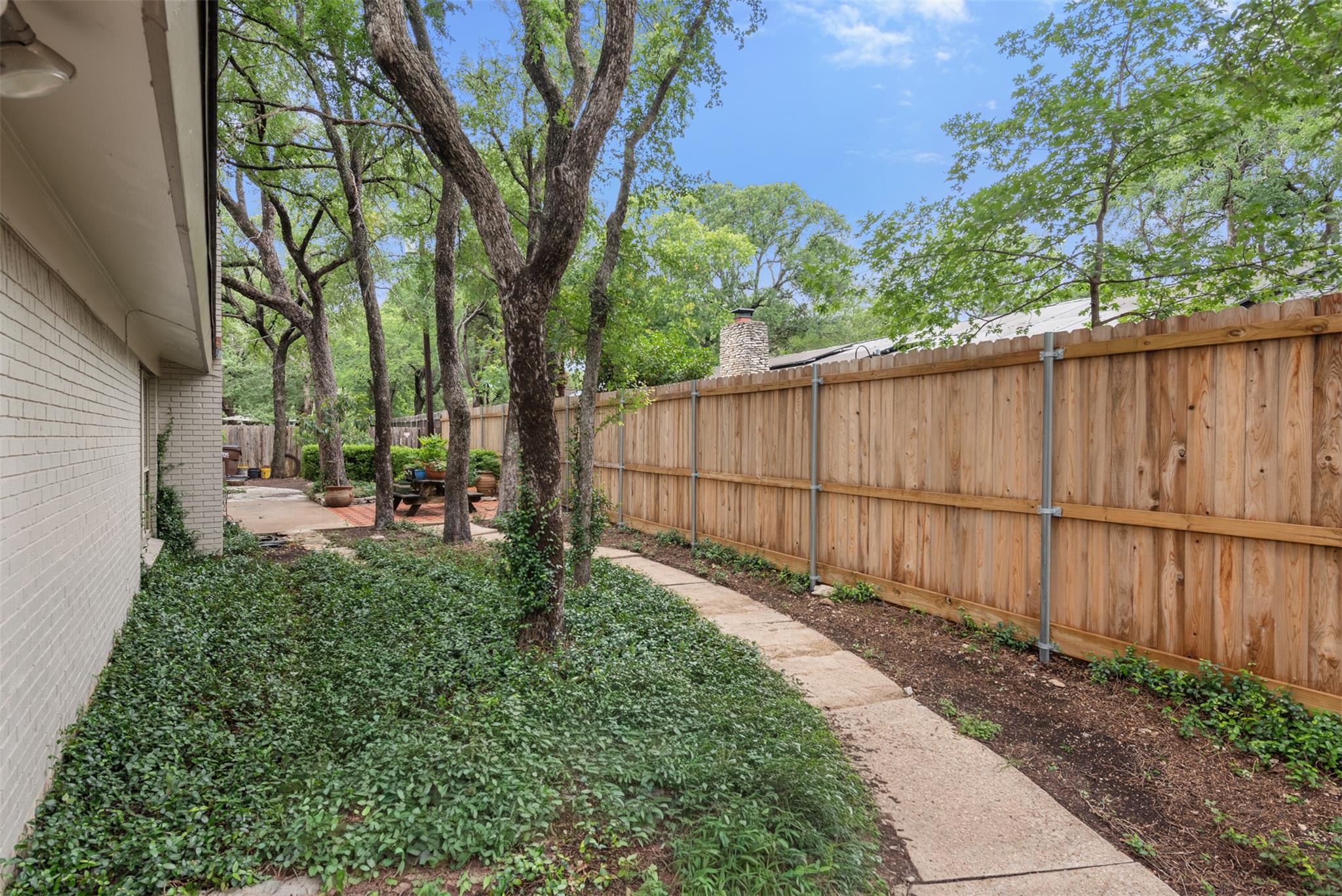302 S Lake Creek Dr, Round Rock, TX 78681
