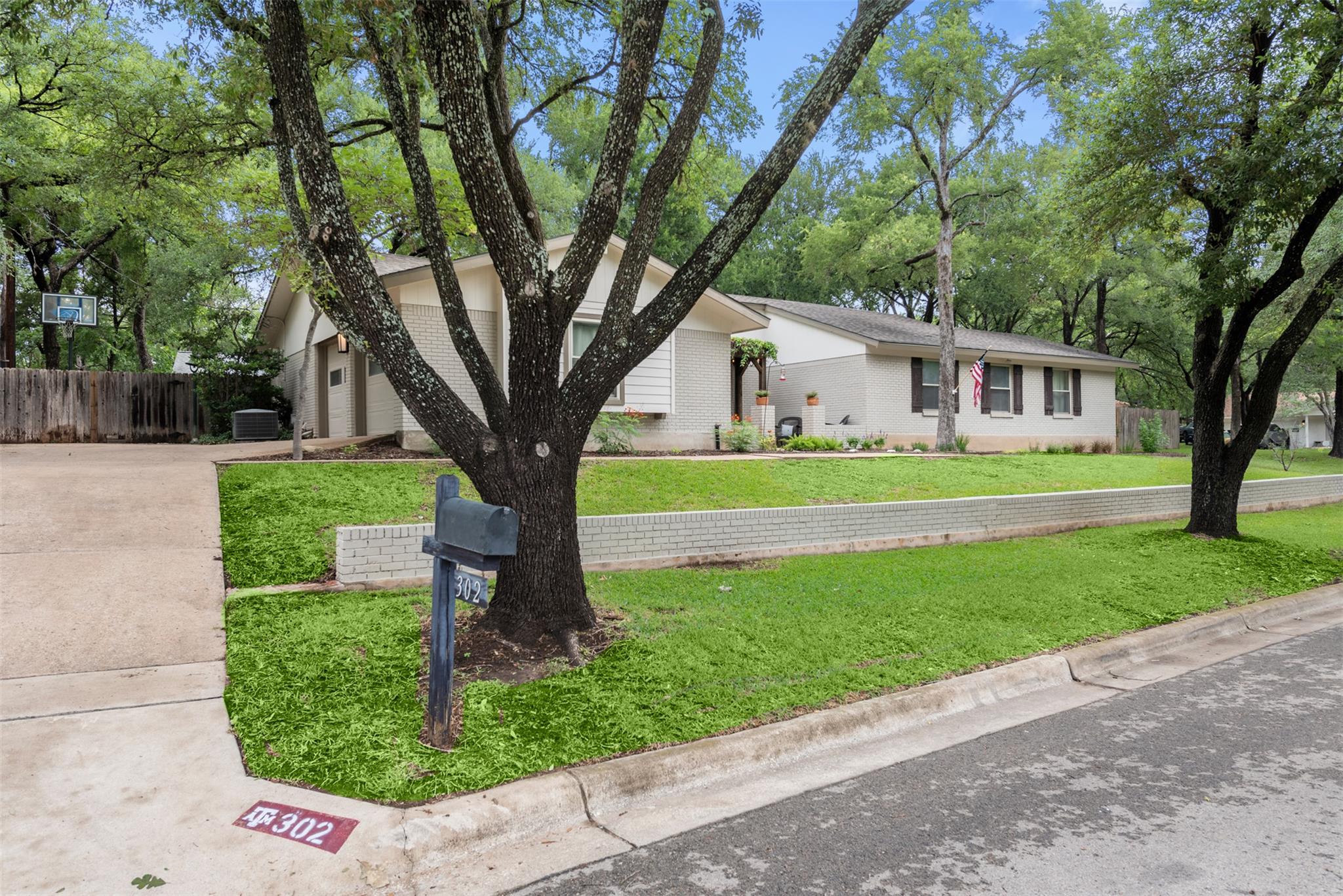 302 S Lake Creek Dr, Round Rock, TX 78681