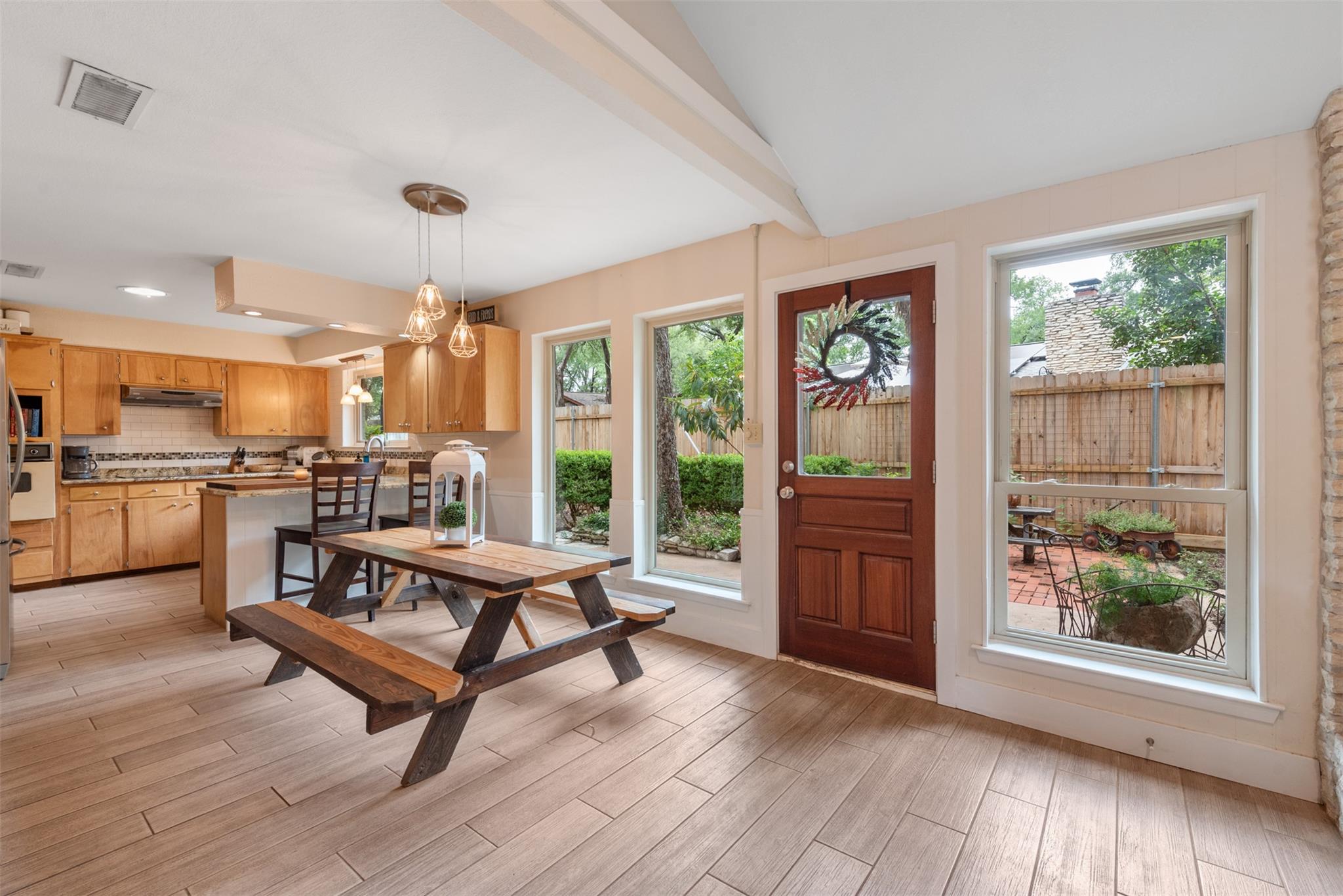 302 S Lake Creek Dr, Round Rock, TX 78681