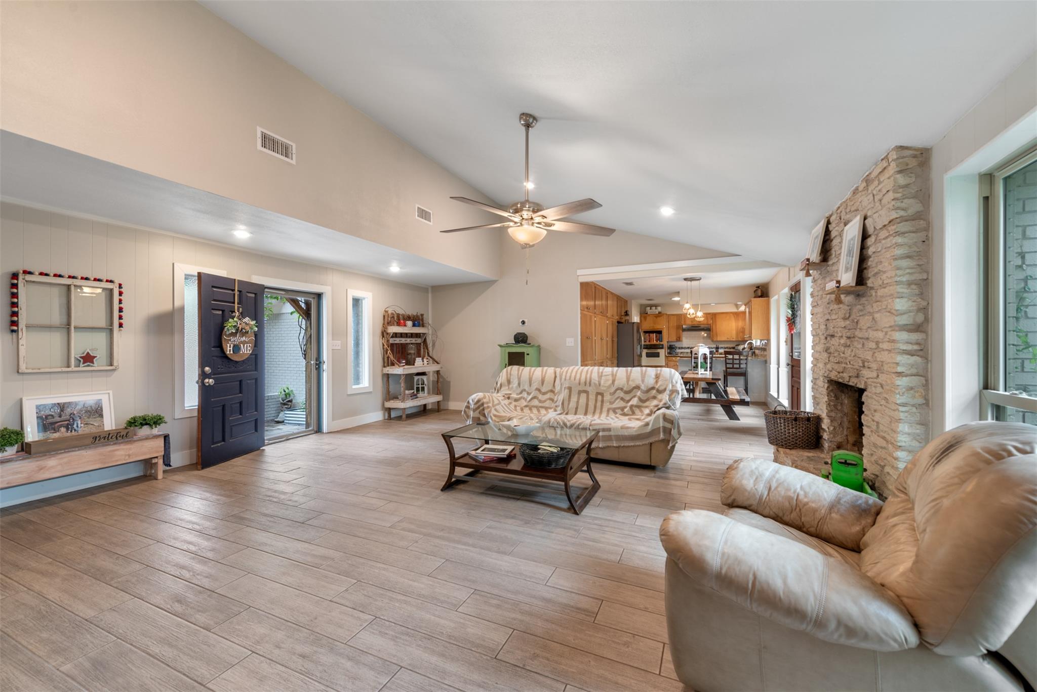 302 S Lake Creek Dr, Round Rock, TX 78681