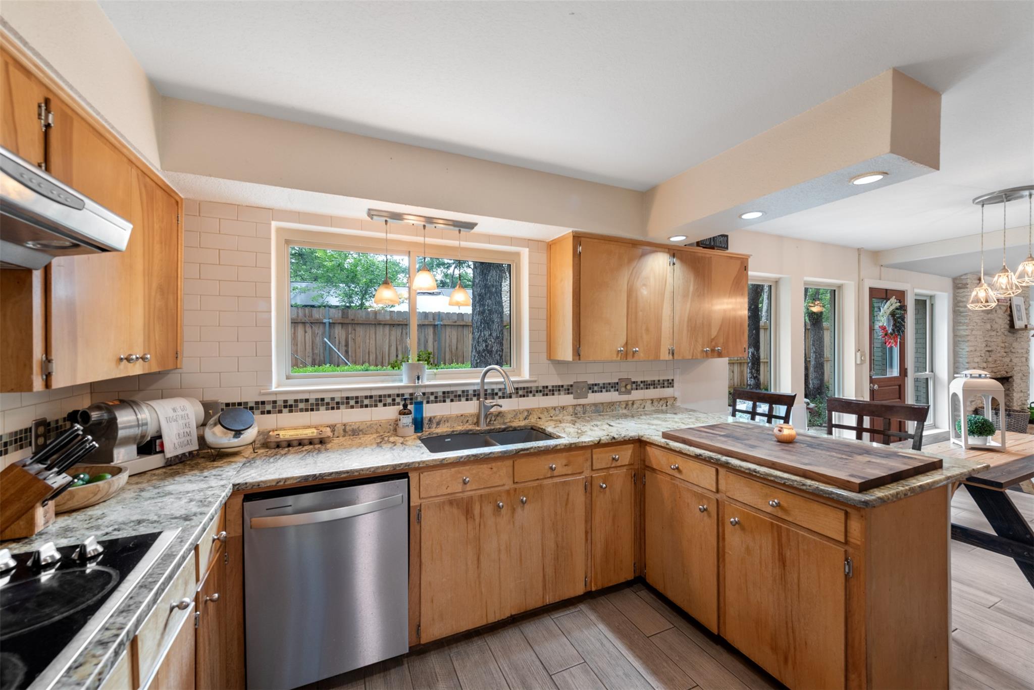 302 S Lake Creek Dr, Round Rock, TX 78681