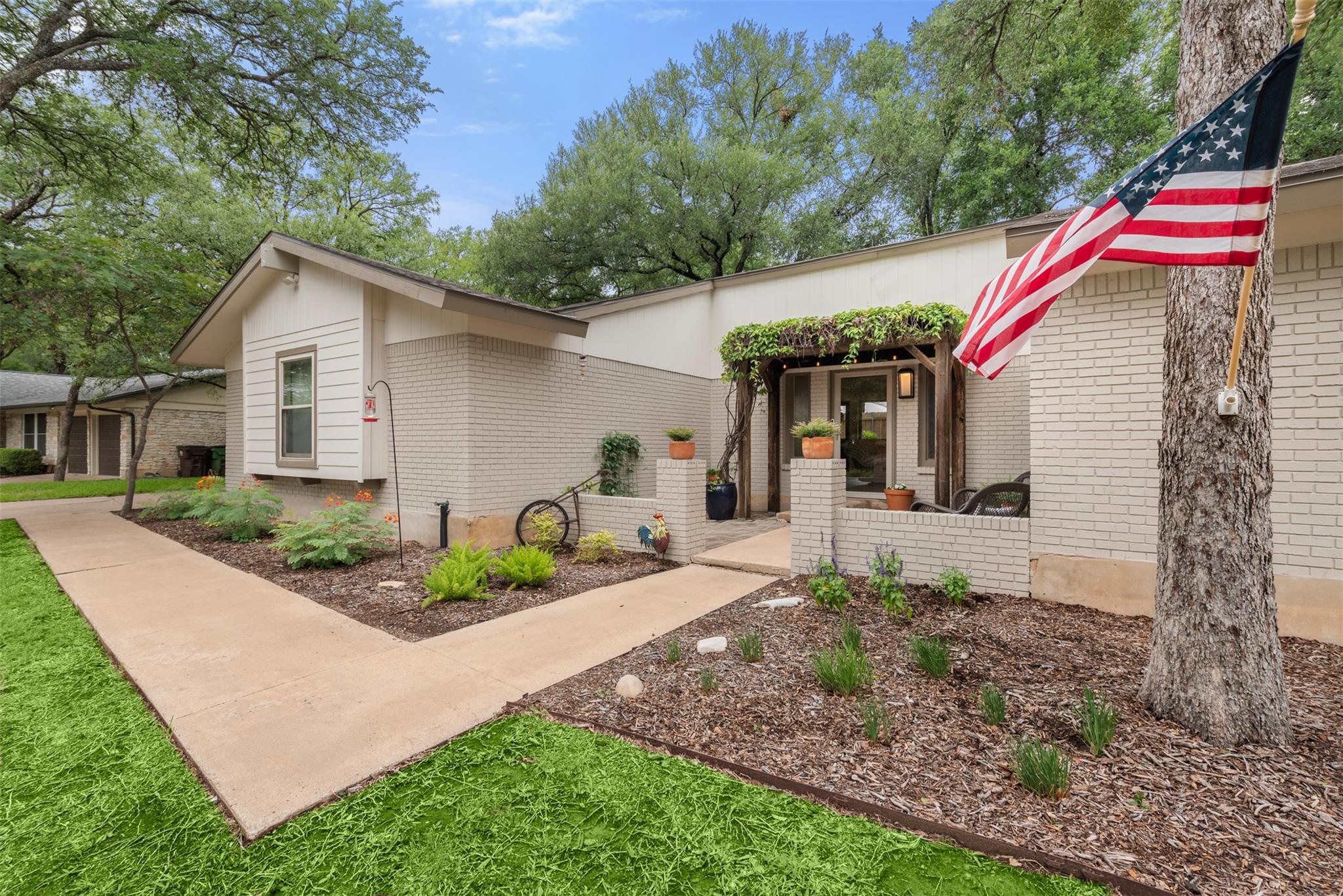 302 S Lake Creek Dr, Round Rock, TX 78681
