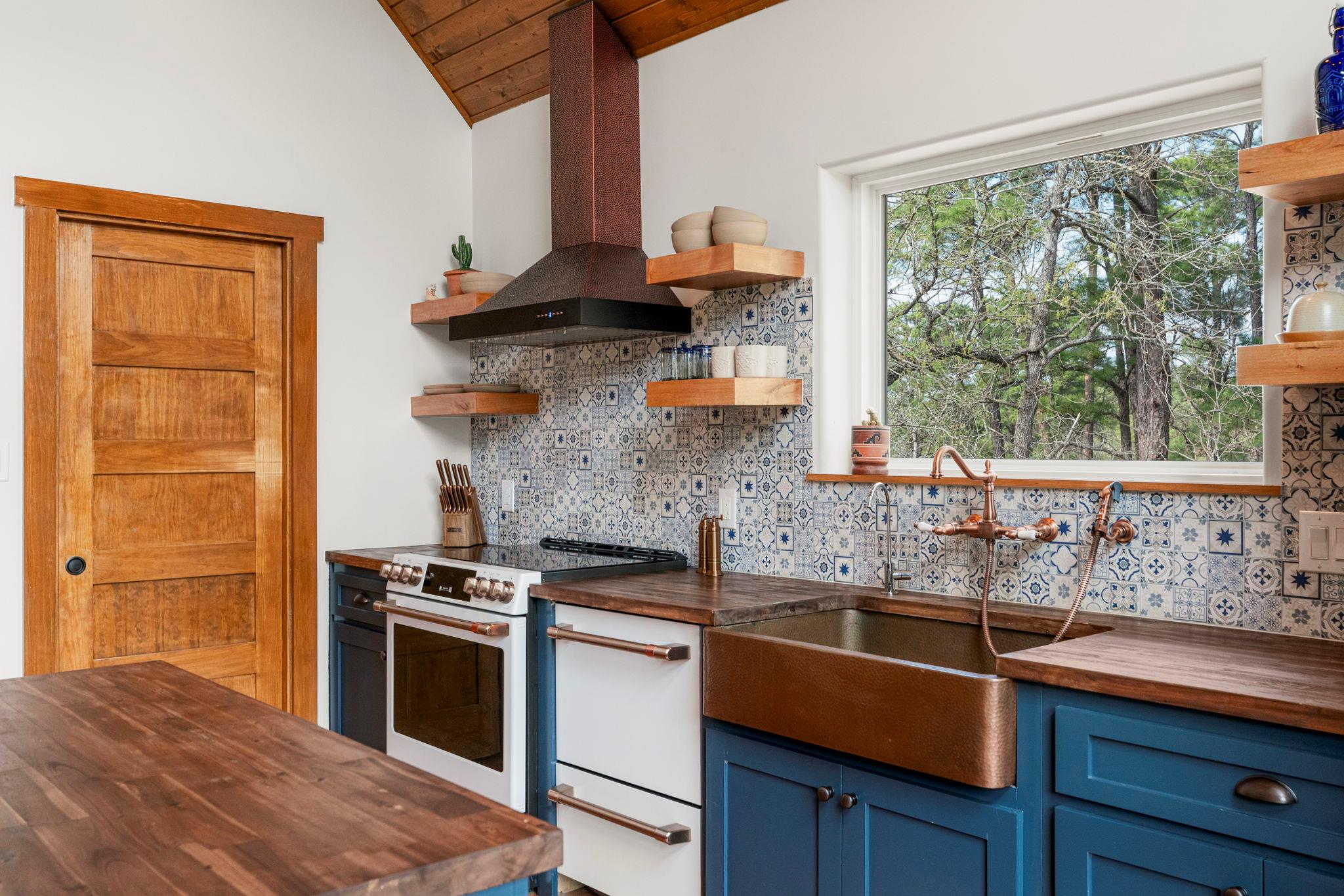 122 Mokolii Ct, Bastrop, TX 78602