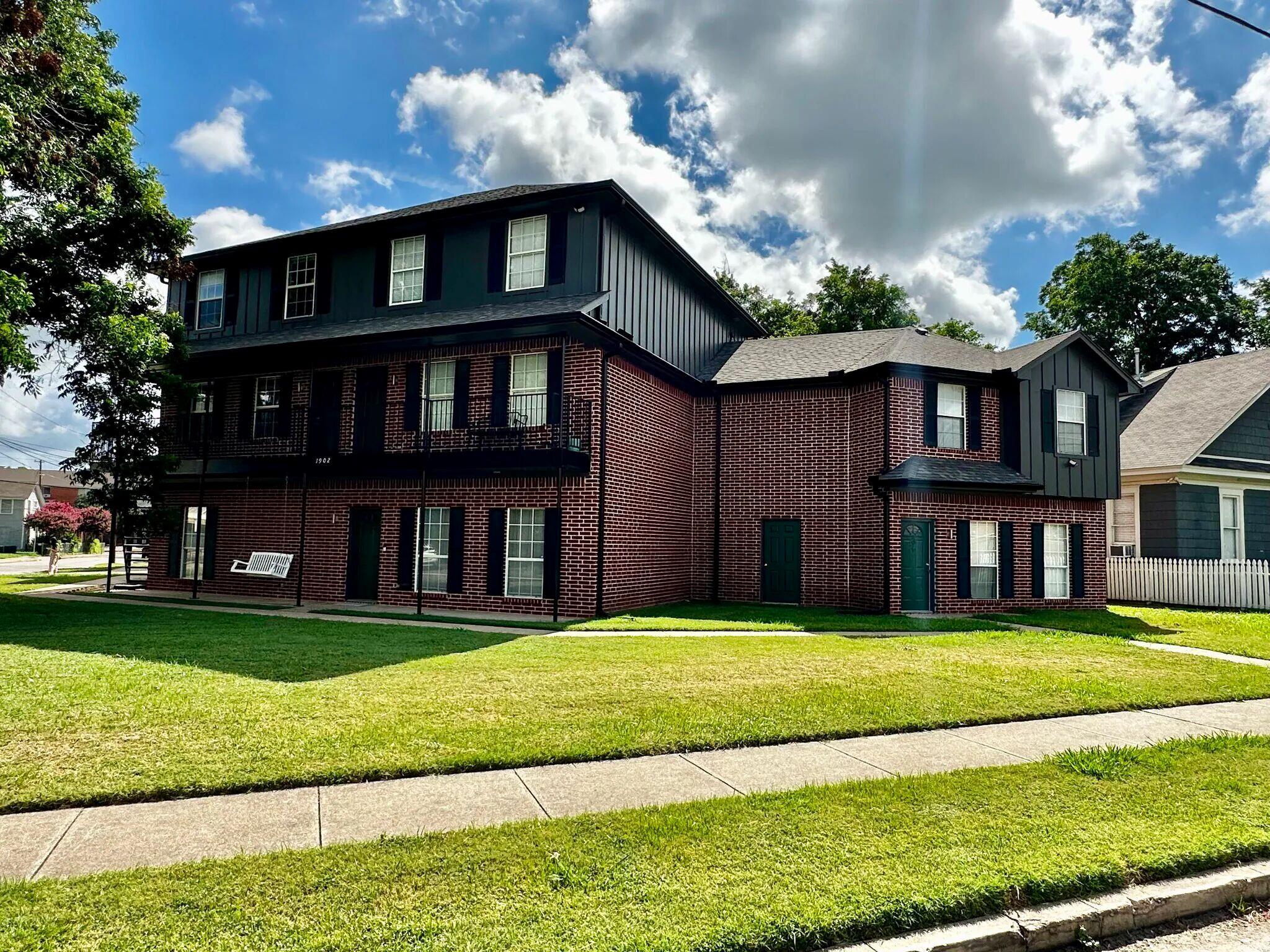 1902 S 8th St, Waco, TX 76706