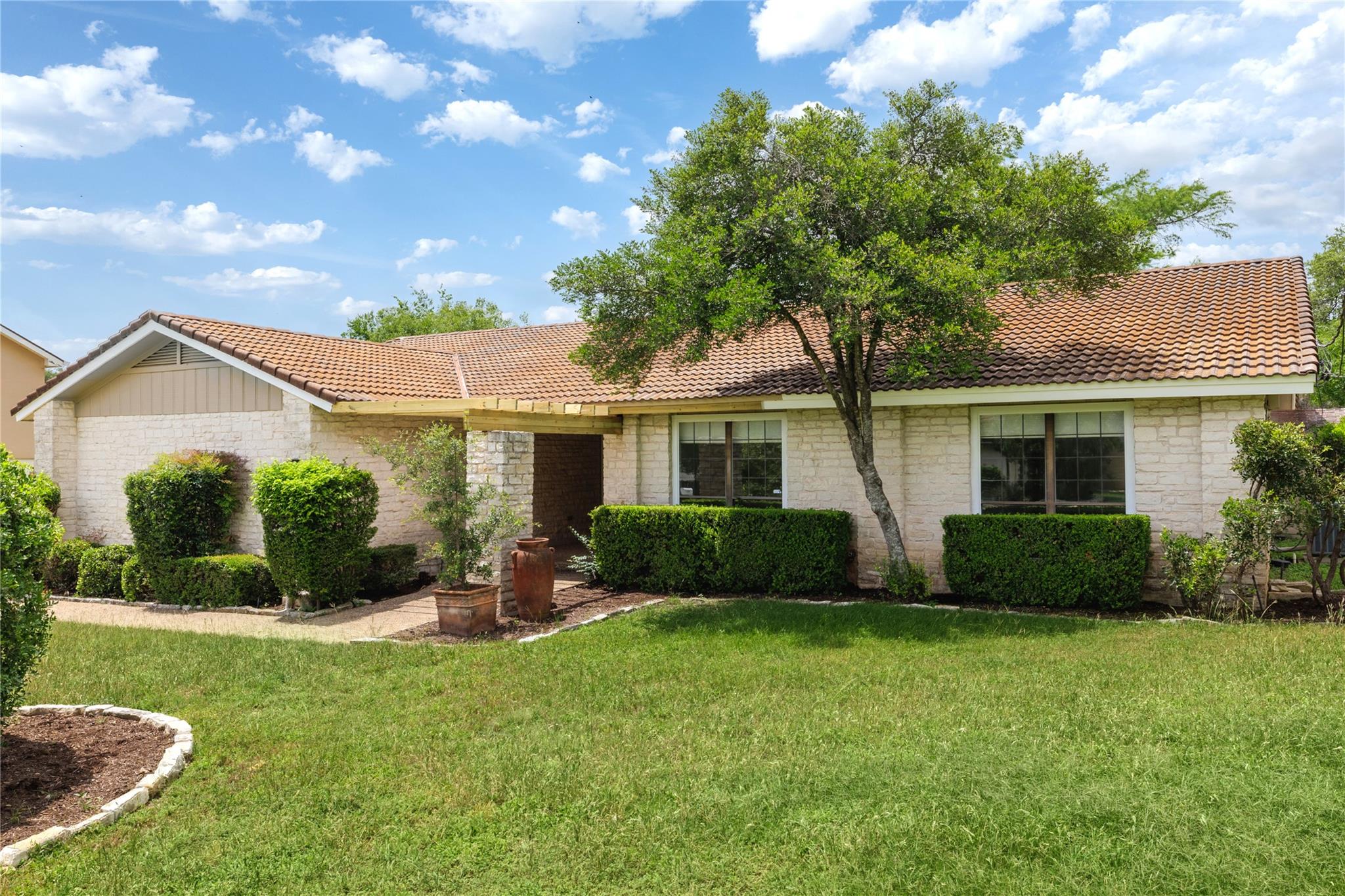 611 Lido St, Lakeway, TX 78734