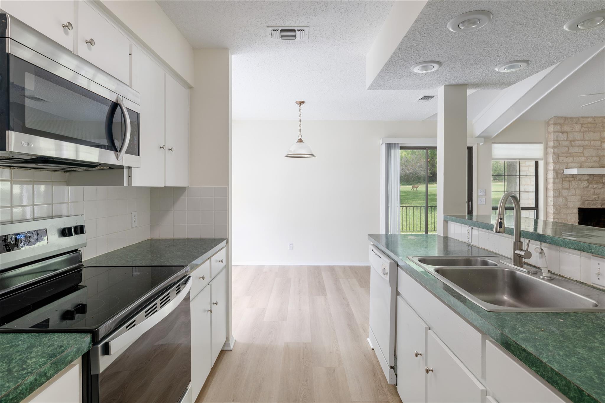 611 Lido St, Lakeway, TX 78734
