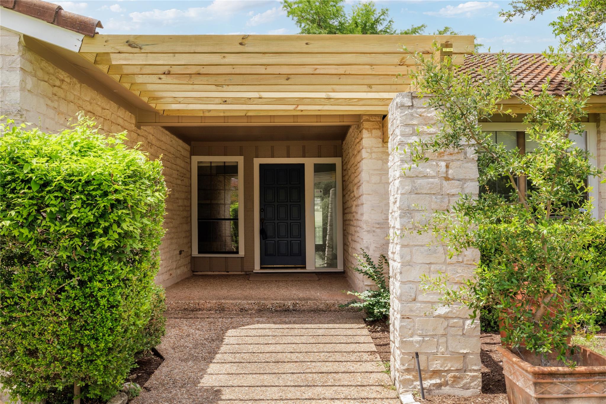 611 Lido St, Lakeway, TX 78734