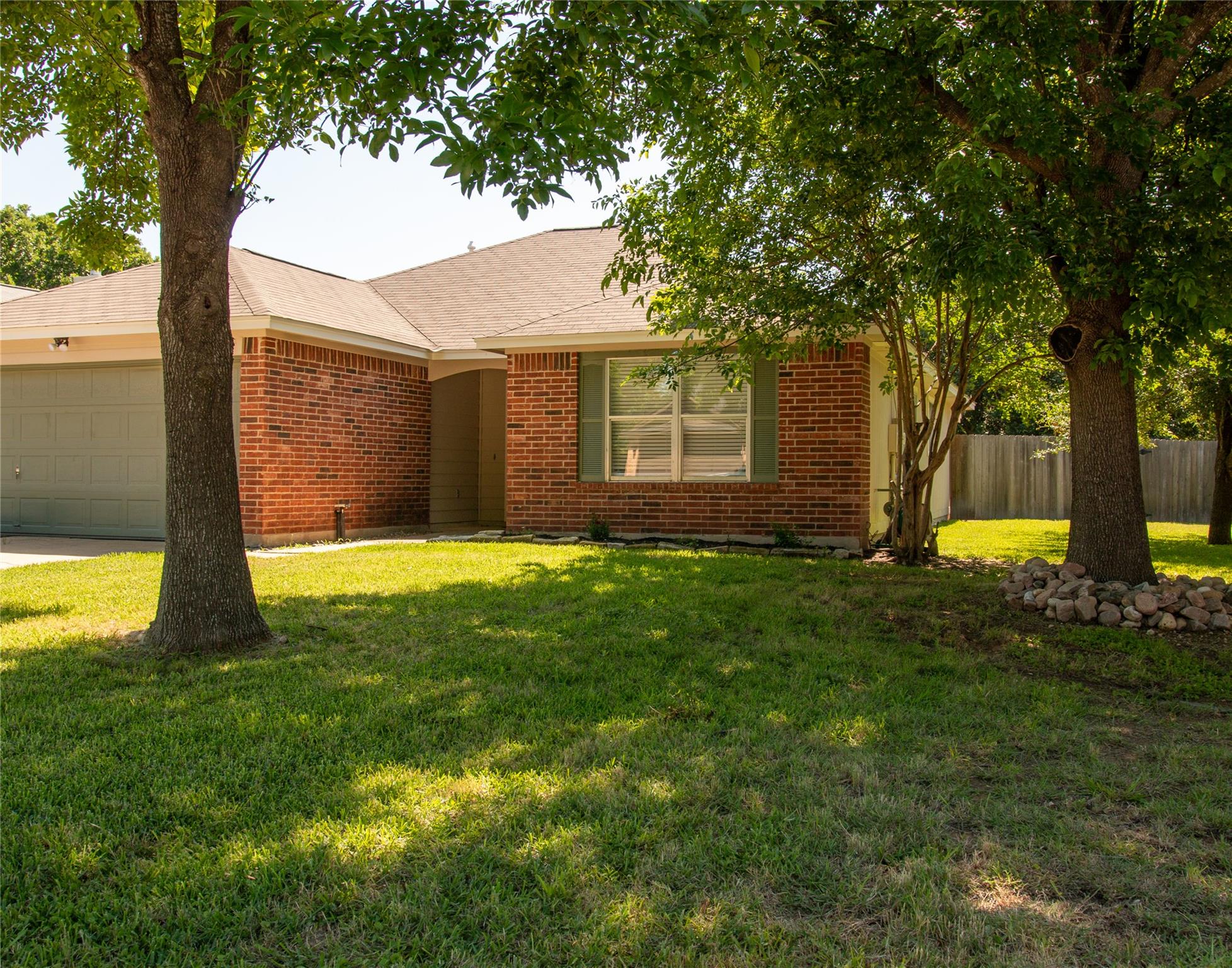 200 QUAIL Cir, Hutto, TX 78634