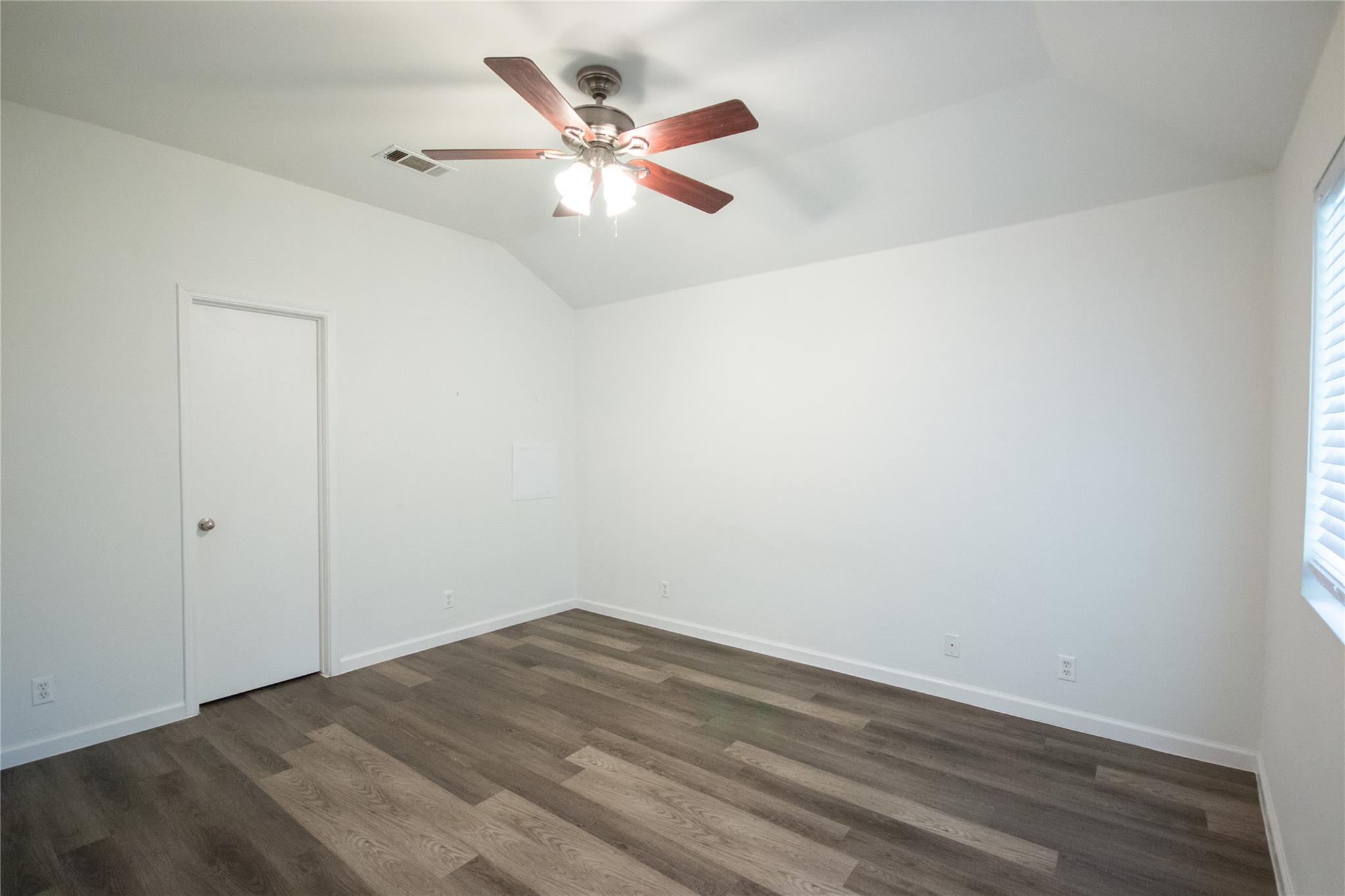 200 QUAIL Cir, Hutto, TX 78634
