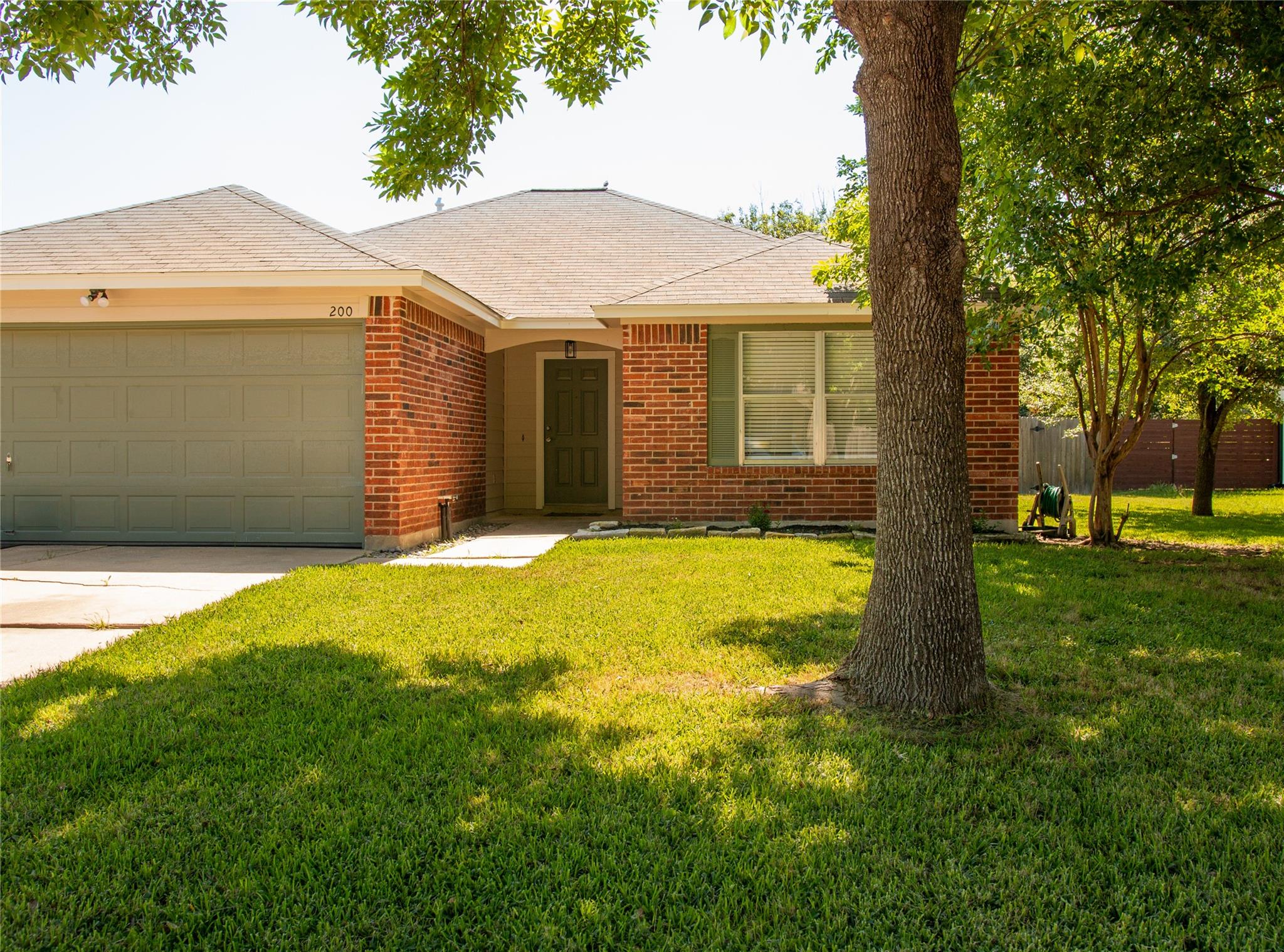 200 QUAIL Cir, Hutto, TX 78634