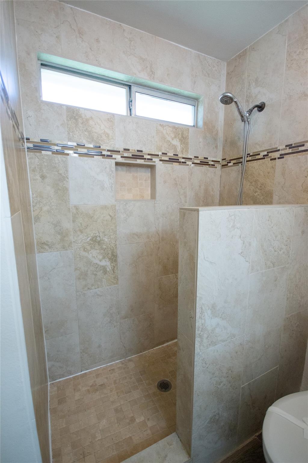 200 QUAIL Cir, Hutto, TX 78634