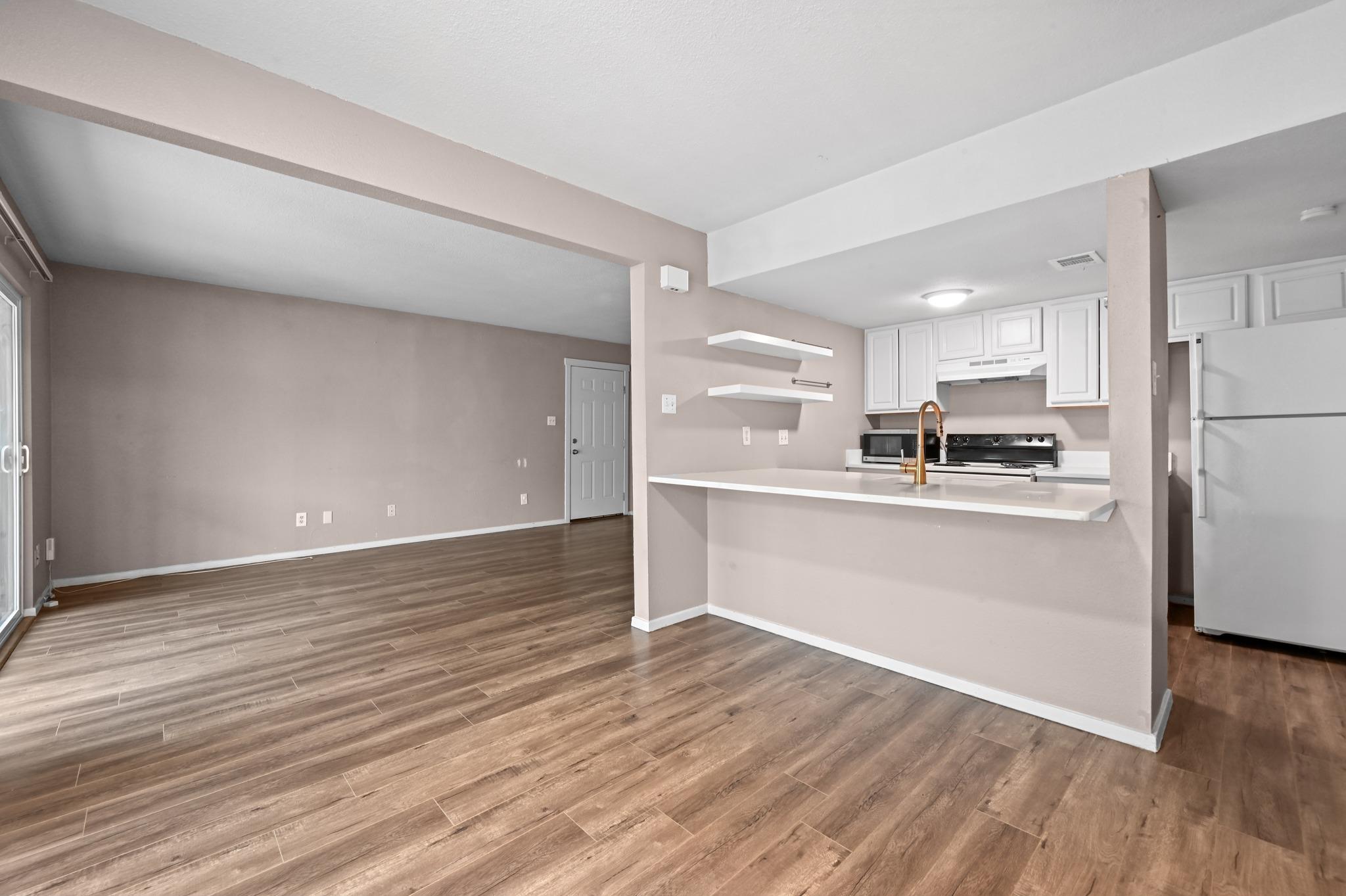 2124 Burton Dr # 204, Austin, TX 78741
