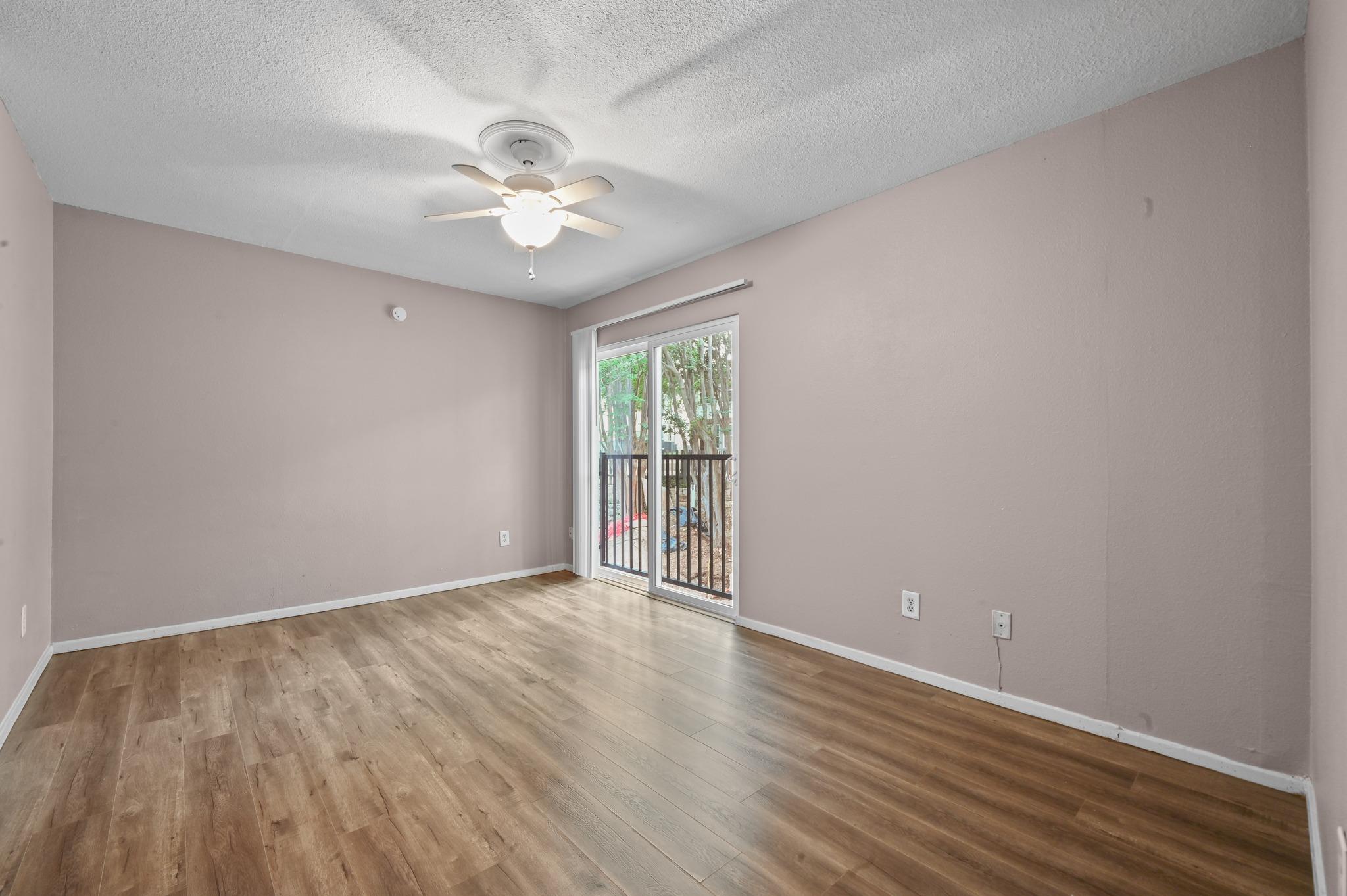 2124 Burton Dr # 204, Austin, TX 78741