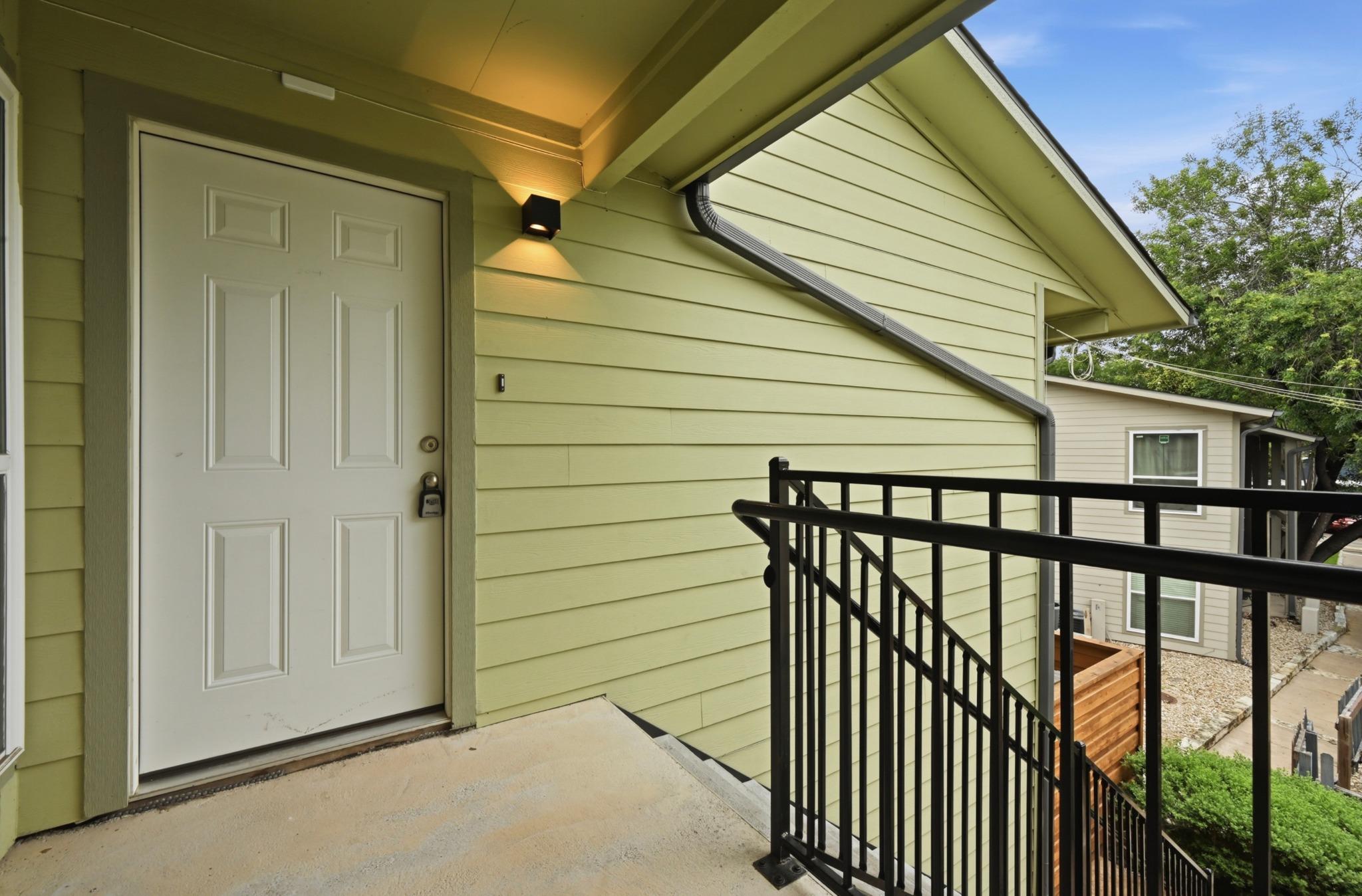 2124 Burton Dr # 204, Austin, TX 78741