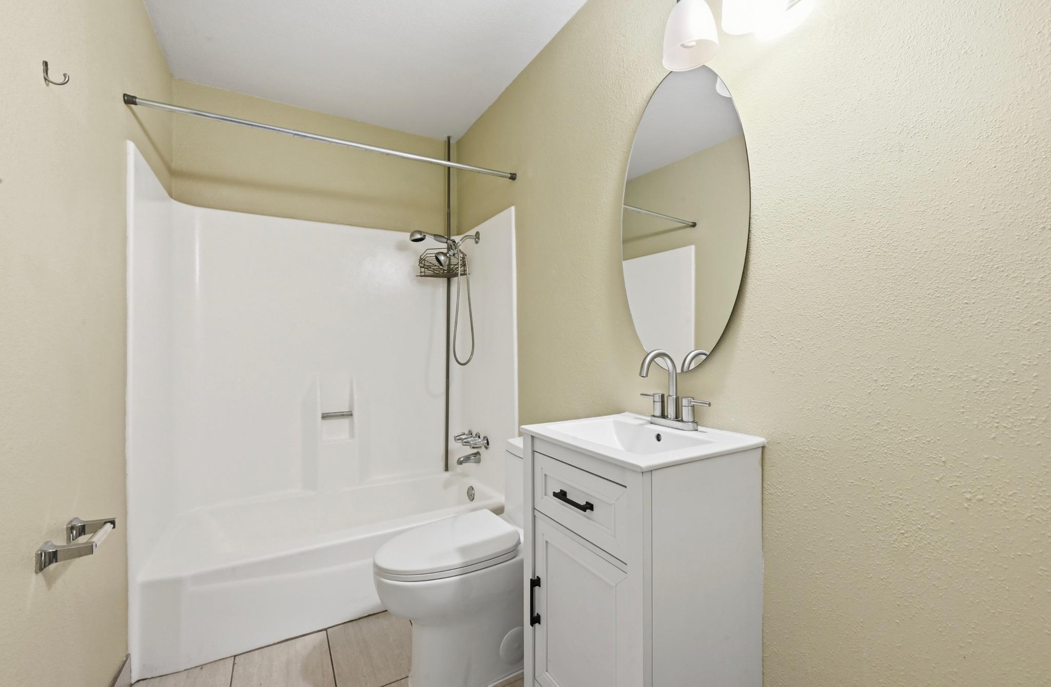 2124 Burton Dr # 204, Austin, TX 78741