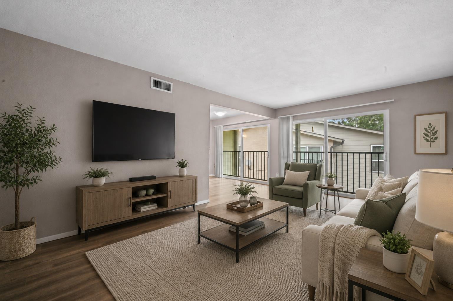 2124 Burton Dr # 204, Austin, TX 78741