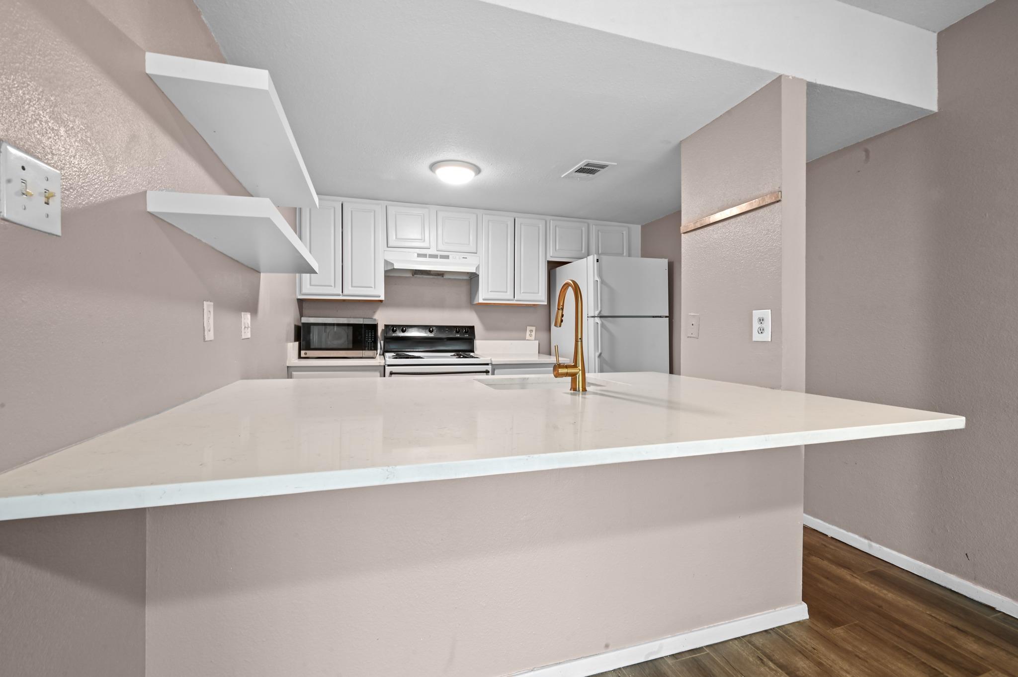2124 Burton Dr # 204, Austin, TX 78741