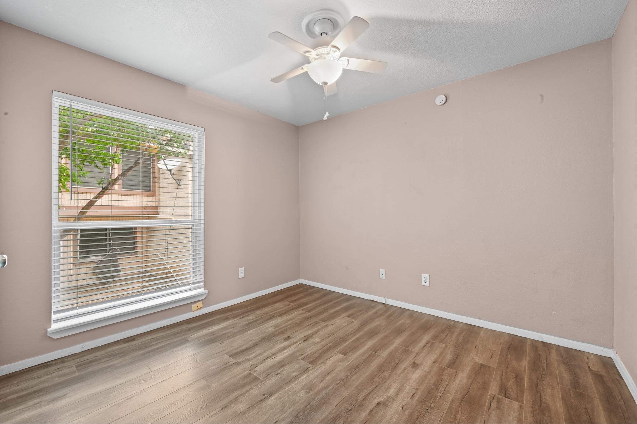 2124 Burton Dr # 204, Austin, TX 78741