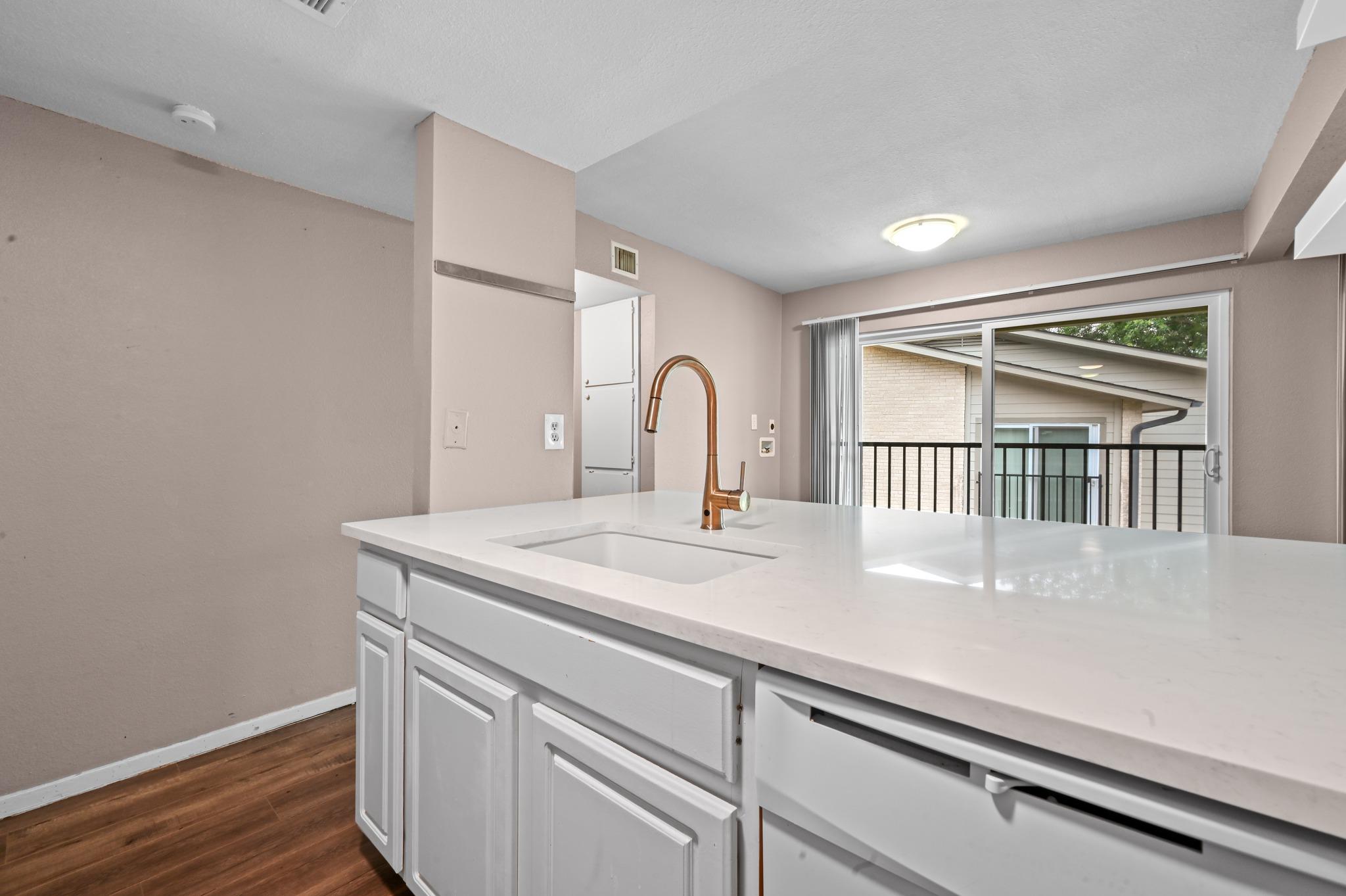 2124 Burton Dr # 204, Austin, TX 78741