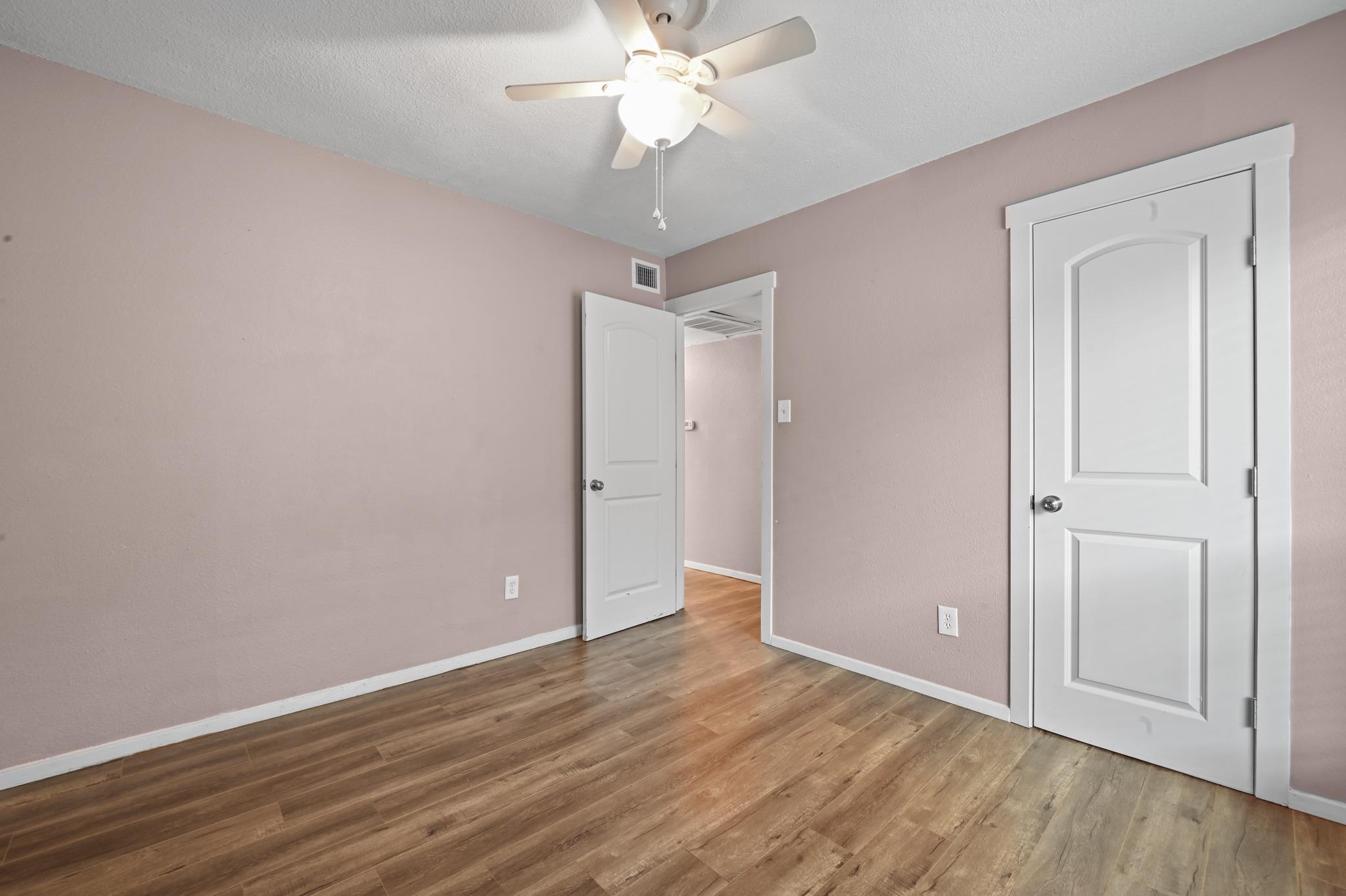 2124 Burton Dr # 204, Austin, TX 78741
