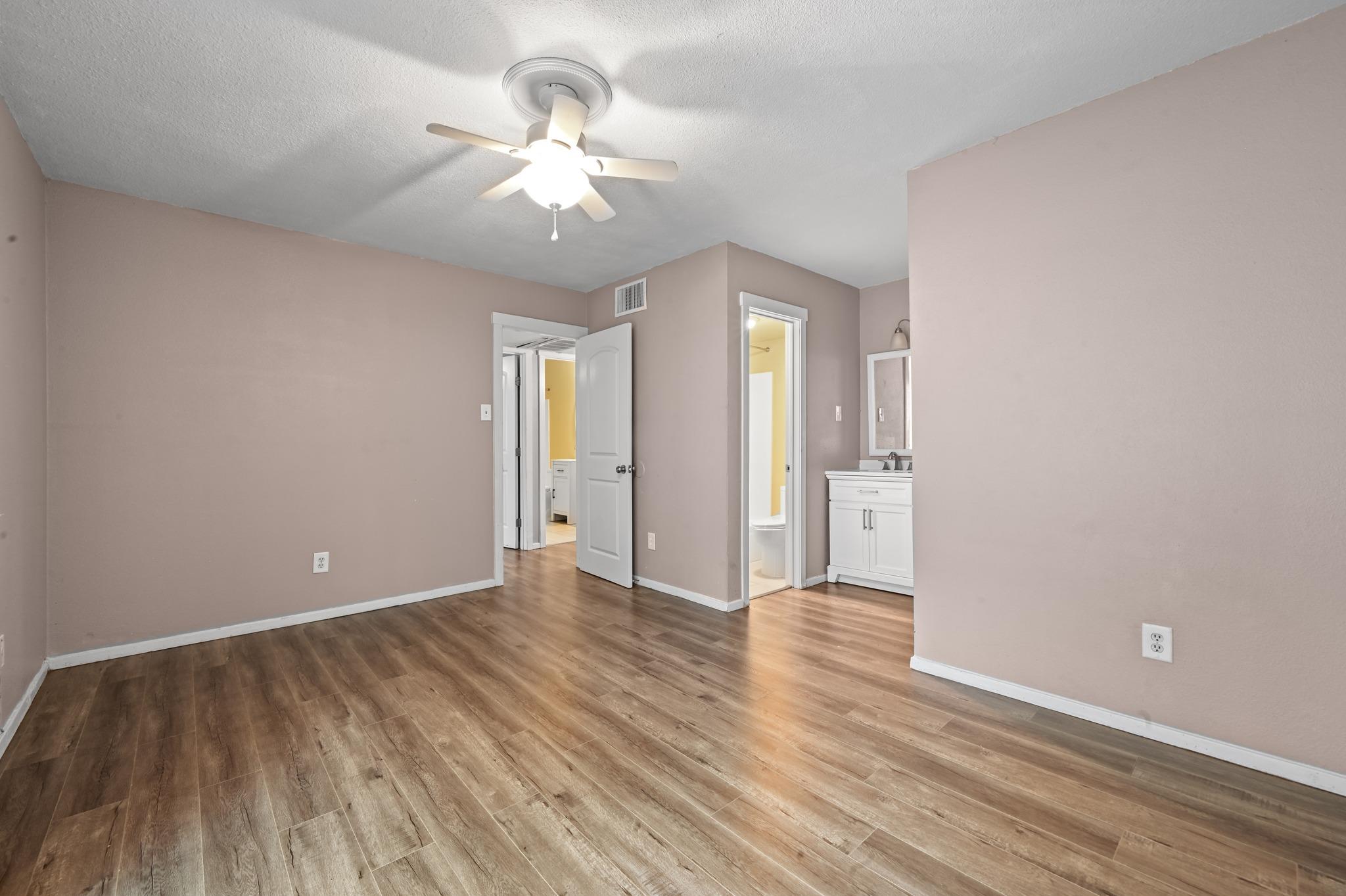 2124 Burton Dr # 204, Austin, TX 78741