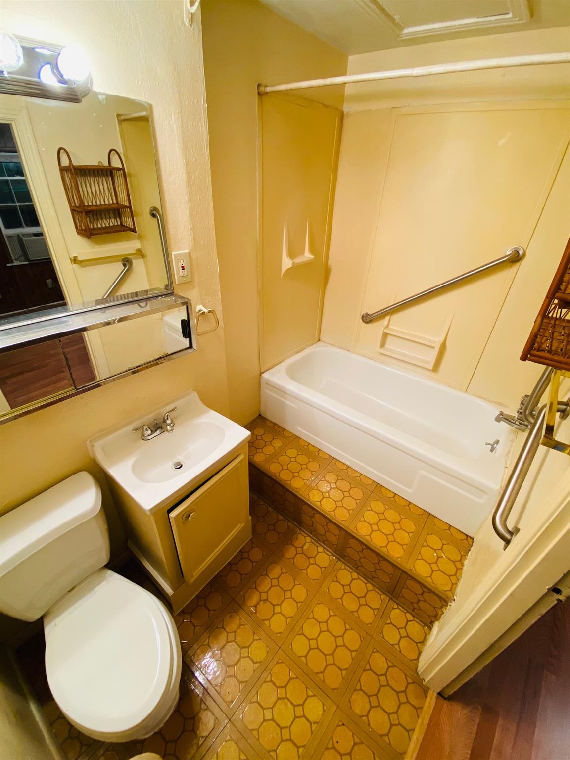 365 E Irby St, Beaumont, TX 77705