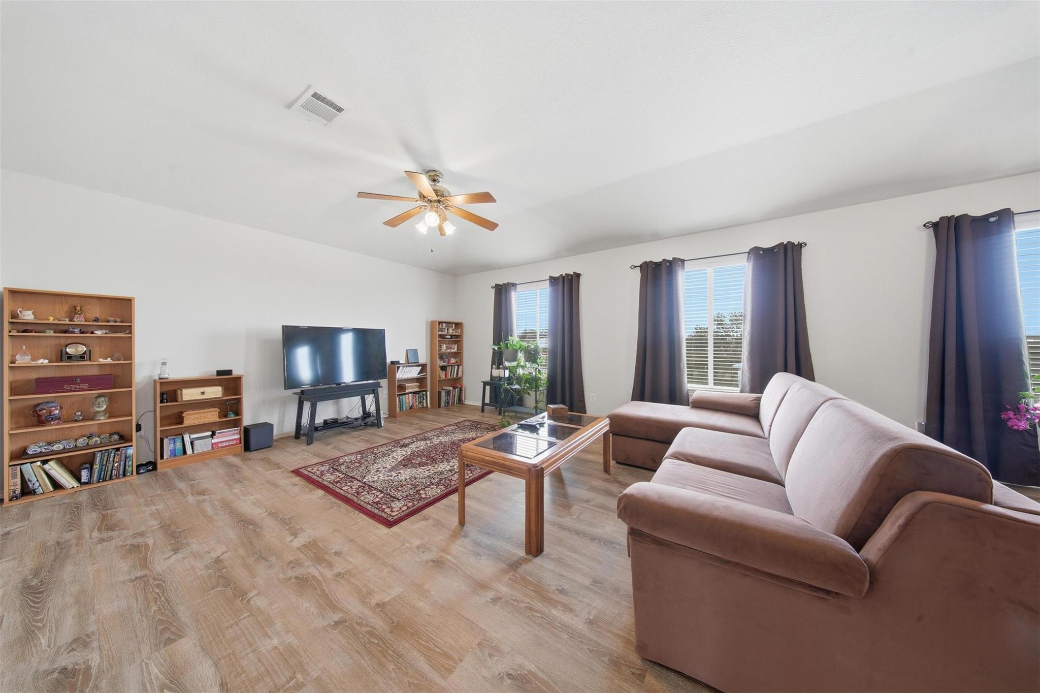 109 Morningside Cir, Hutto, TX 78634
