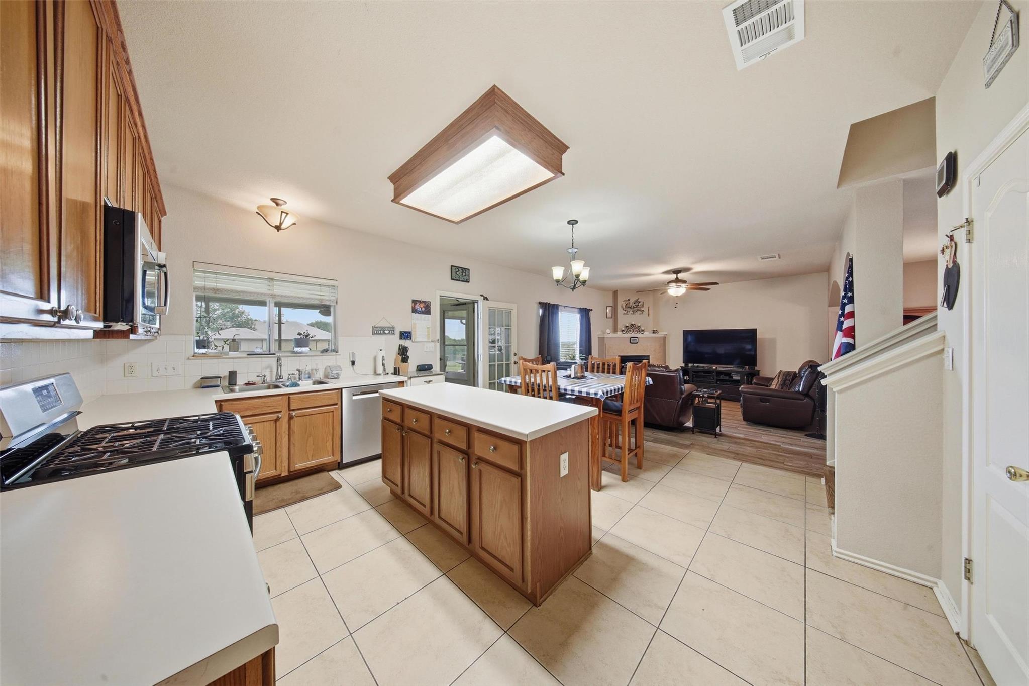 109 Morningside Cir, Hutto, TX 78634